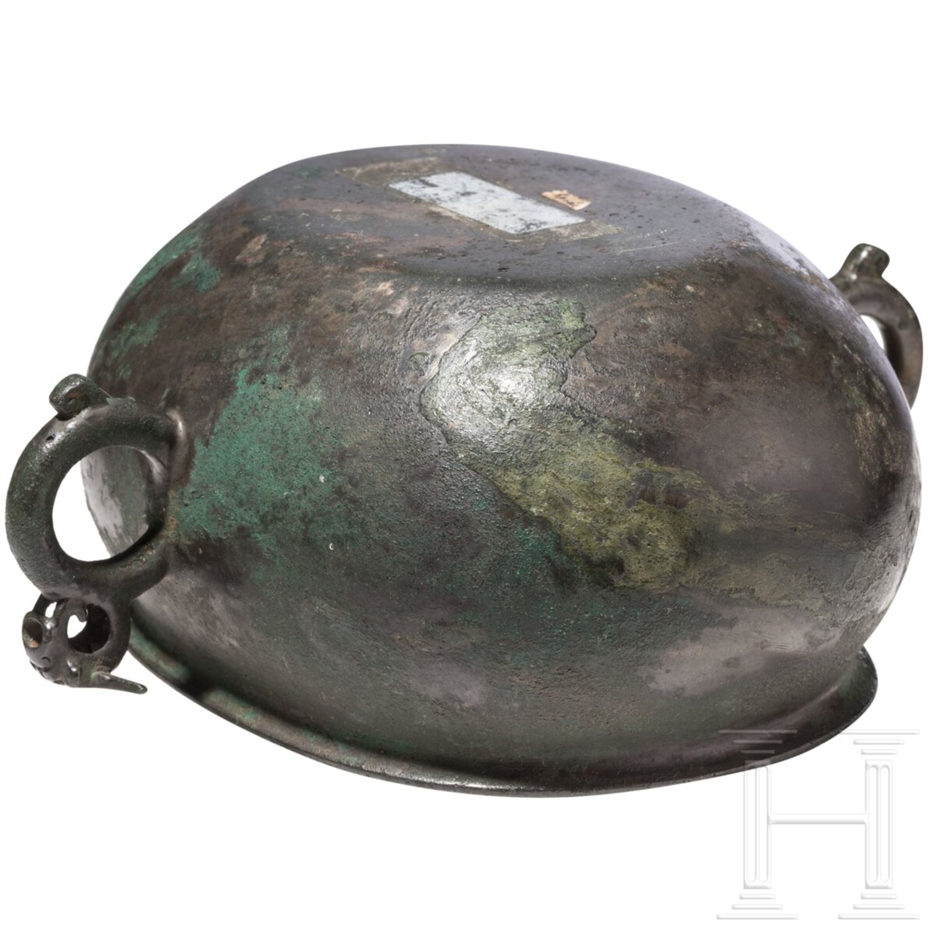 Rituelle bronzene Speiseschale (dui), China, Zeit der streitenden Reiche, 475 - 221 v. Chr. - Bild 3 aus 4