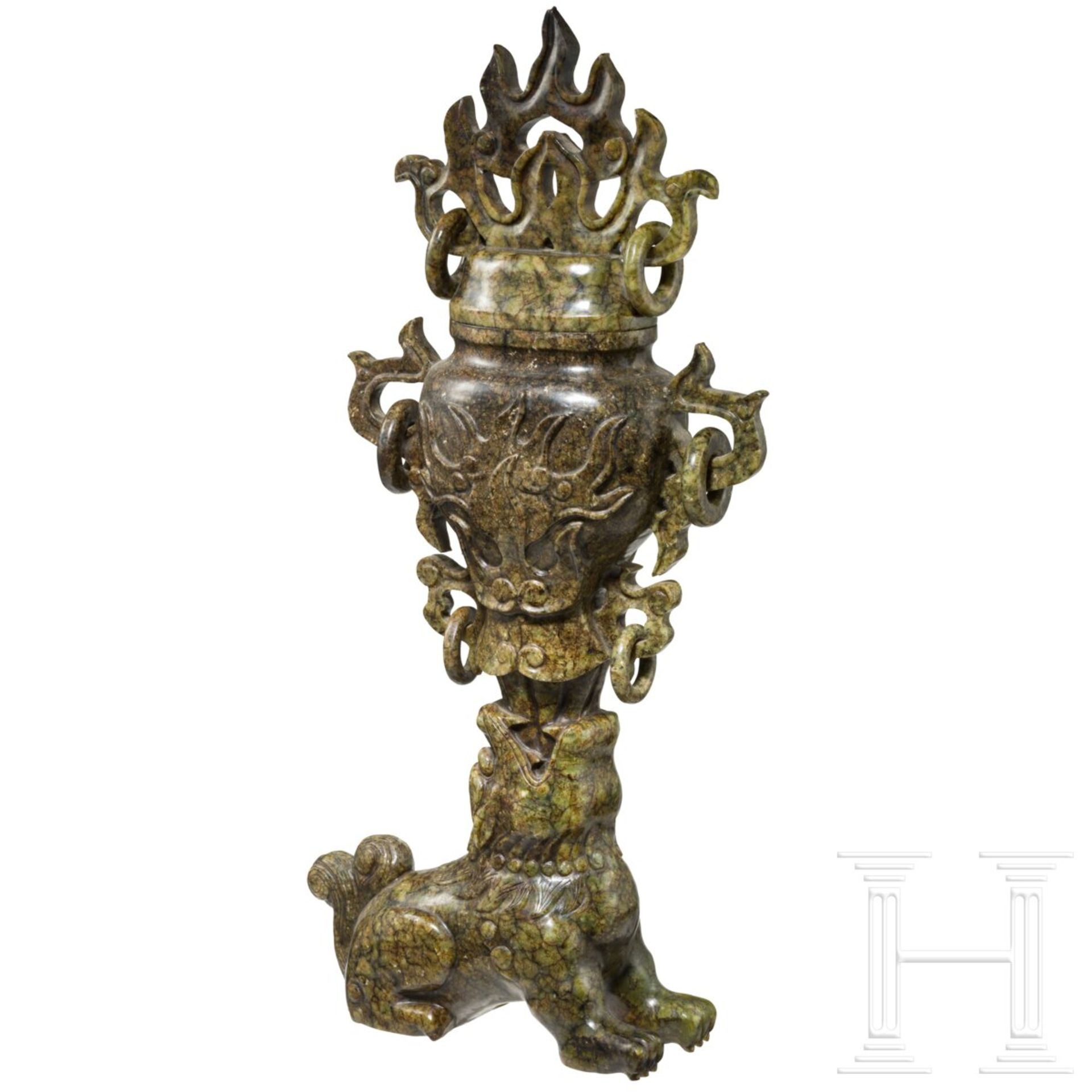 Jade-Foo-Hund mit Vase, China, 20. Jhdt.