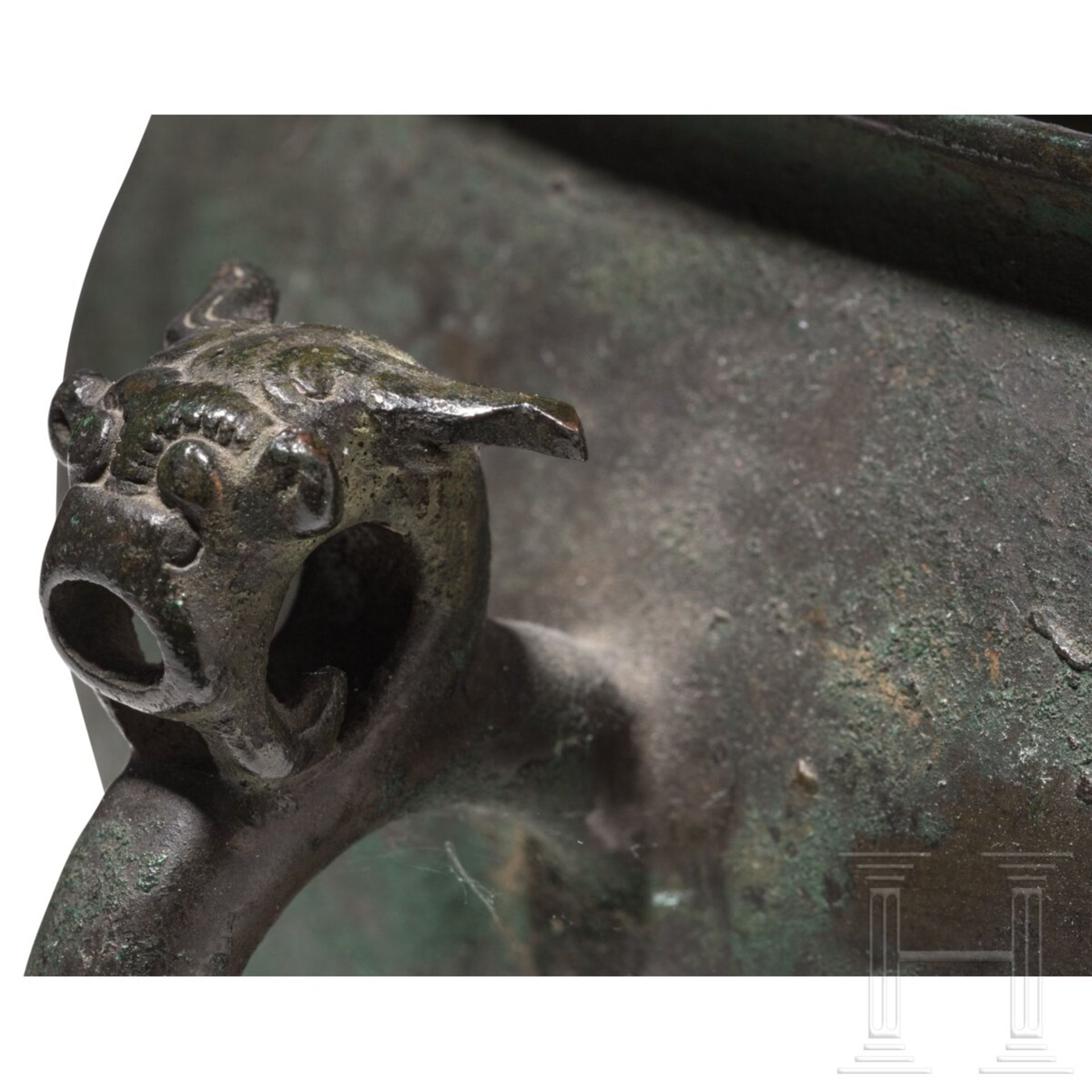 Rituelle bronzene Speiseschale (dui), China, Zeit der streitenden Reiche, 475 - 221 v. Chr. - Bild 4 aus 4