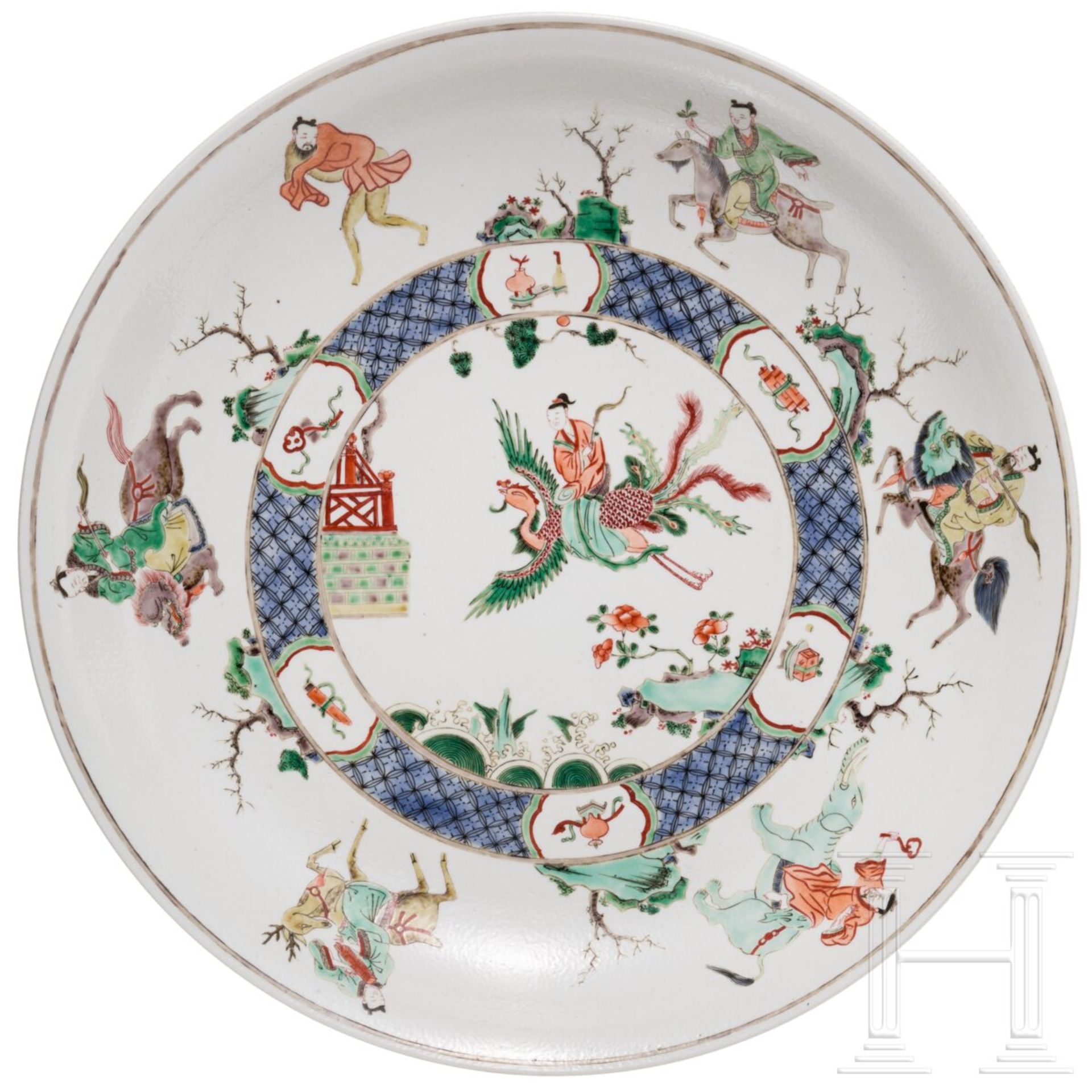 Zwei große Famille-verte-Teller mit figürlichem Dekor, China, wohl Kangxi-Periode (18. Jhdt.) - Image 14 of 40