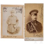 Zwei Geschenkfotos von Zar Ferdinand mit eigenhändiger Signatur in Tinte, datiert 1889 und 1921