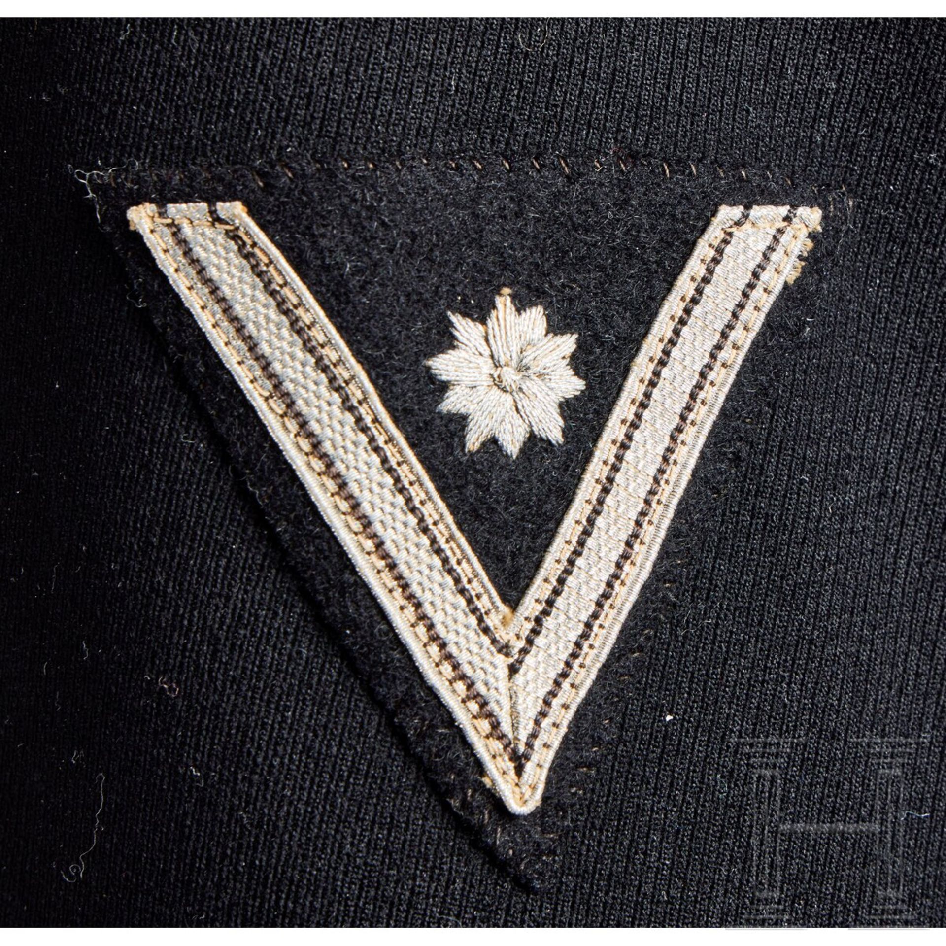 A Service Uniform for a Sturmbannführer of SS Junkerschule Braunschweig - Bild 10 aus 15