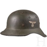 Luftschutzhelm mit SA-Emblemen