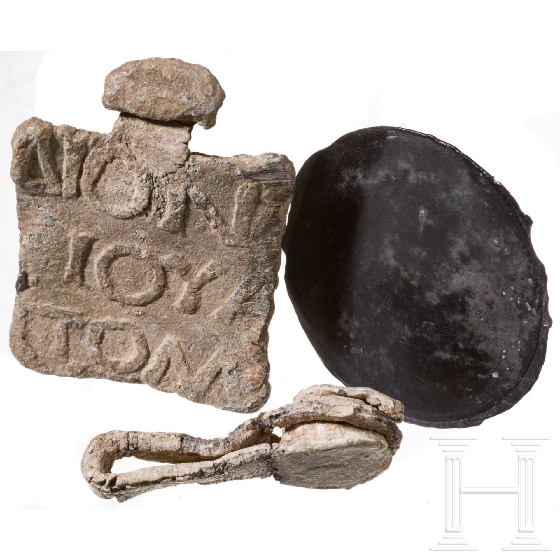 Zehn Kleinaltertümer aus Blei, Ton und Gagat sowie Bronze, hellenistisch und römisch, 3. Jhdt. v. - - Image 2 of 3
