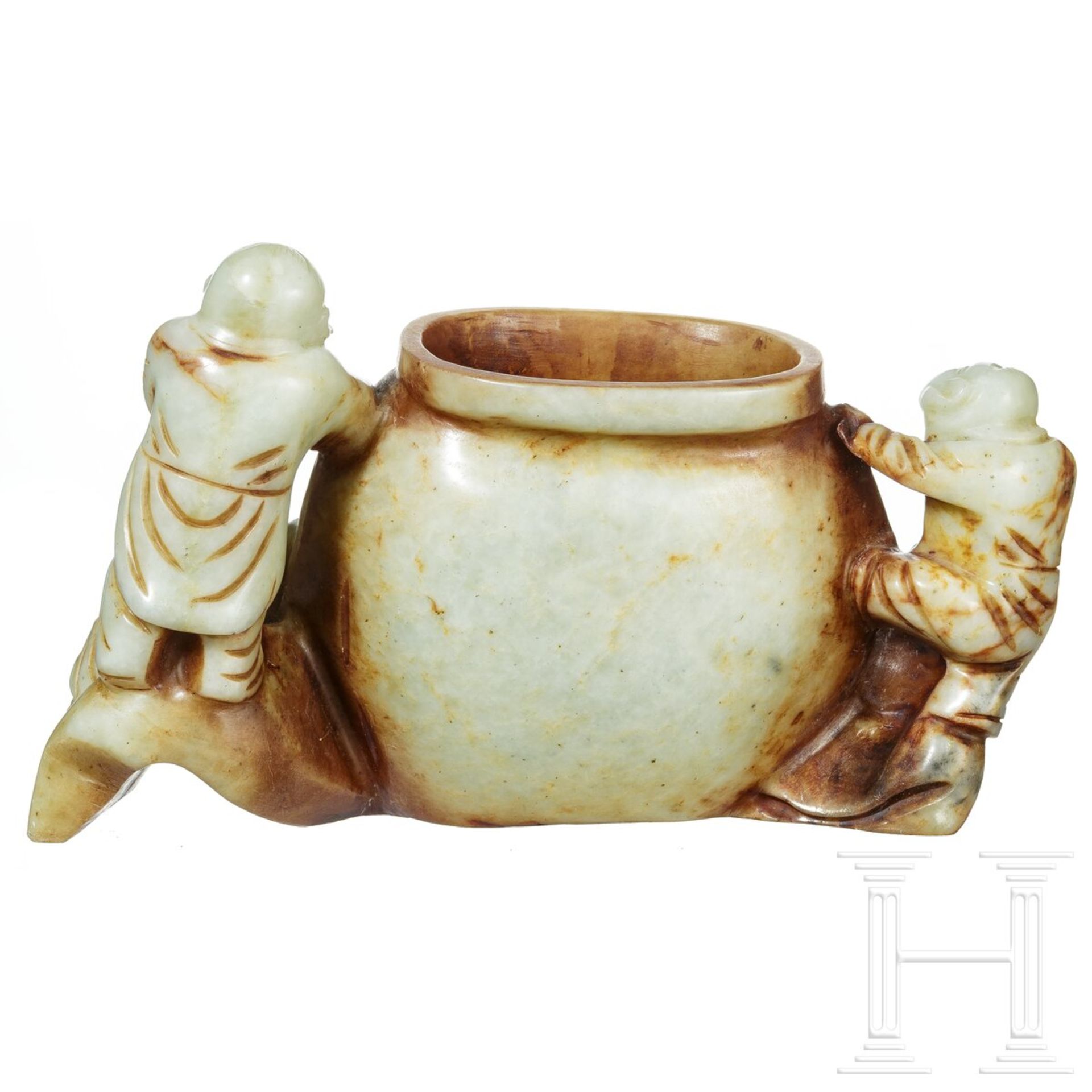 Große Jade-Vase mit figürlichem Dekor, China, 20. Jhdt. - Image 2 of 4