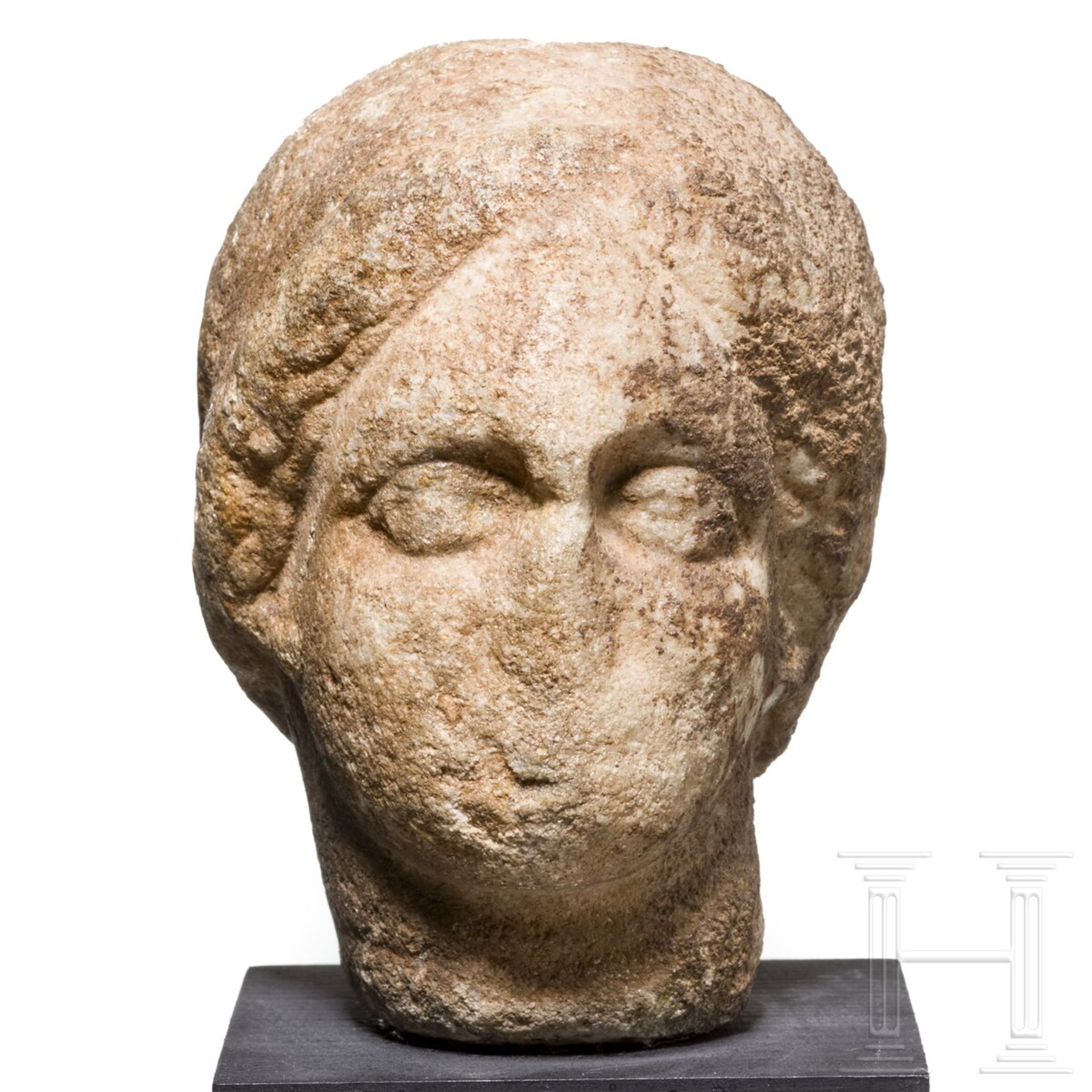 Marmorköpfchen einer Frau mit Kekryphalos, griechisch, 4. Jhdt. v. Chr. - Bild 5 aus 5