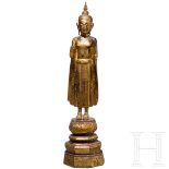 Stehender Buddha aus Holz, Thailand, um 1900