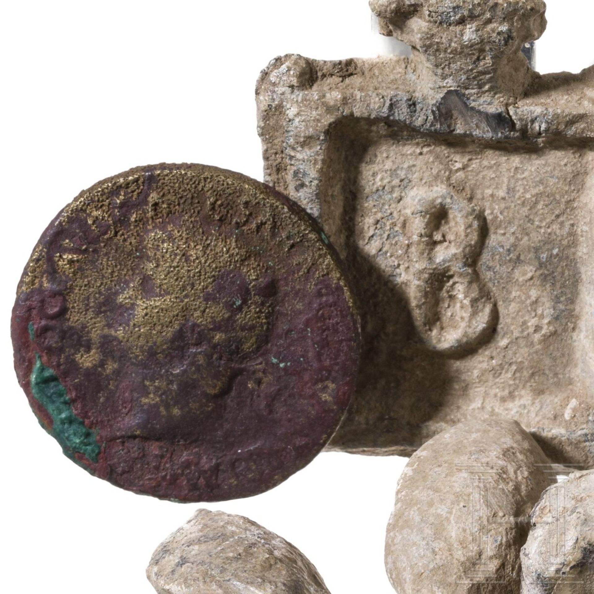 Zehn Kleinaltertümer aus Blei, Ton und Gagat sowie Bronze, hellenistisch und römisch, 3. Jhdt. v. - - Image 3 of 3