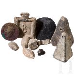 Zehn Kleinaltertümer aus Blei, Ton und Gagat sowie Bronze, hellenistisch und römisch, 3. Jhdt. v. -