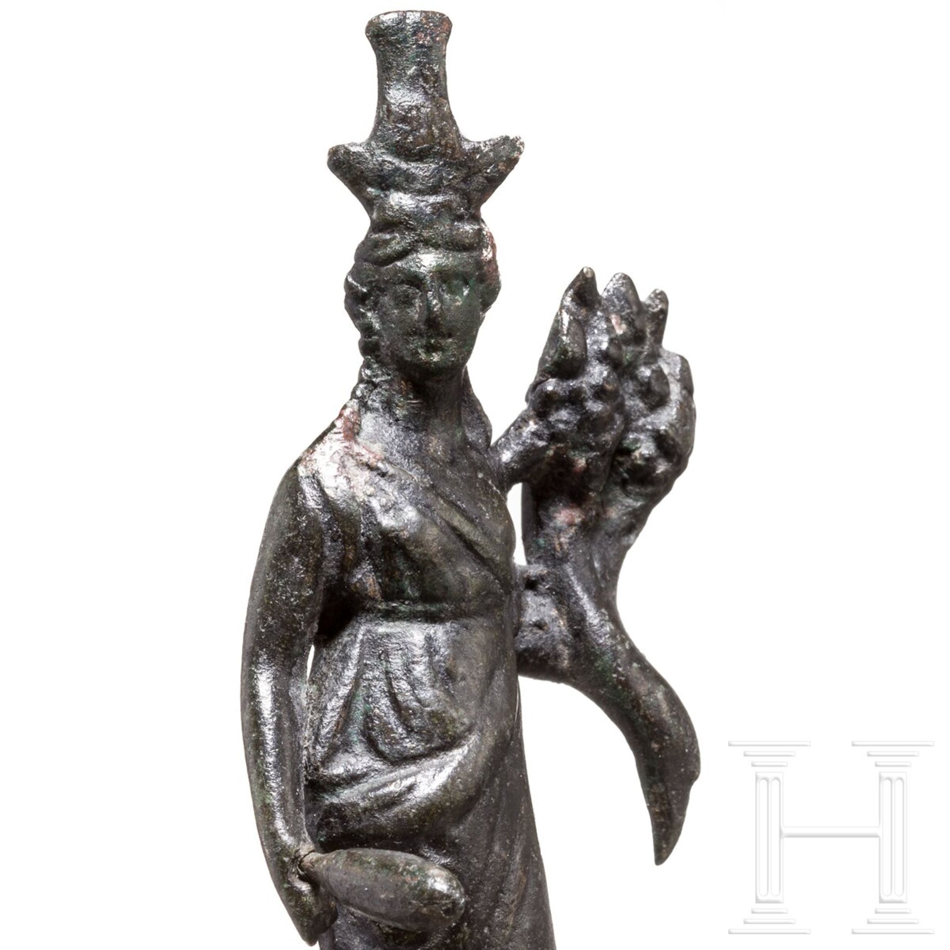 Bronzestatuette der Isis Fortuna, römisch, 2. - 3. Jhdt. n. Chr. - Bild 4 aus 4