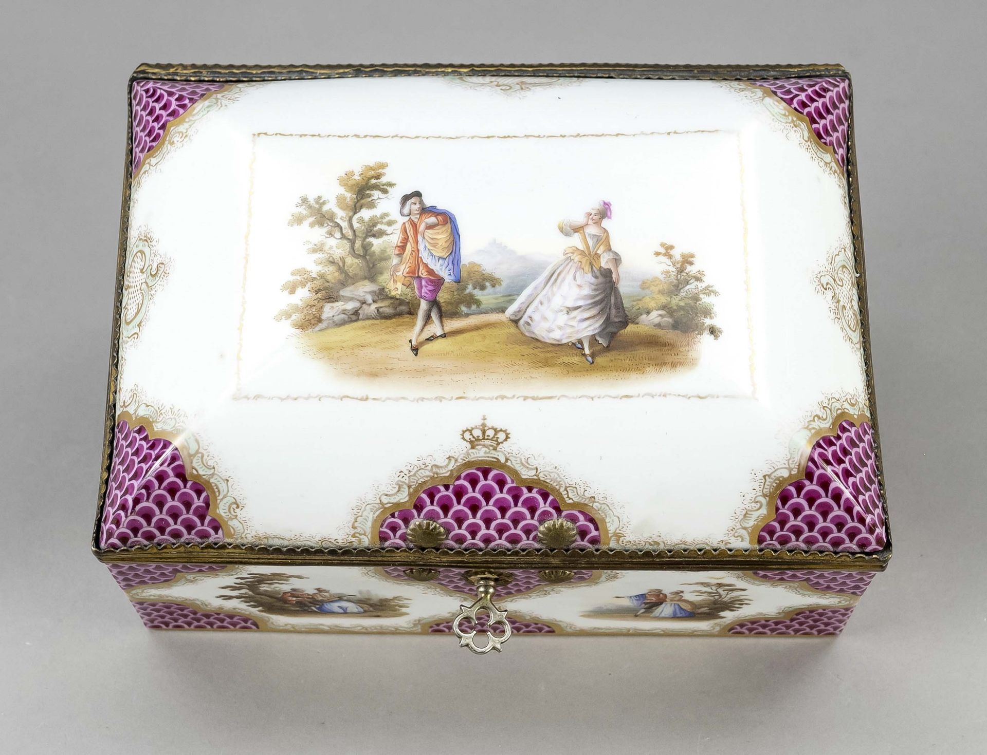 Lidded box in the style of Meissen, w. 18/19th c., fine polychrome painting with gallant couples - Image 2 of 7