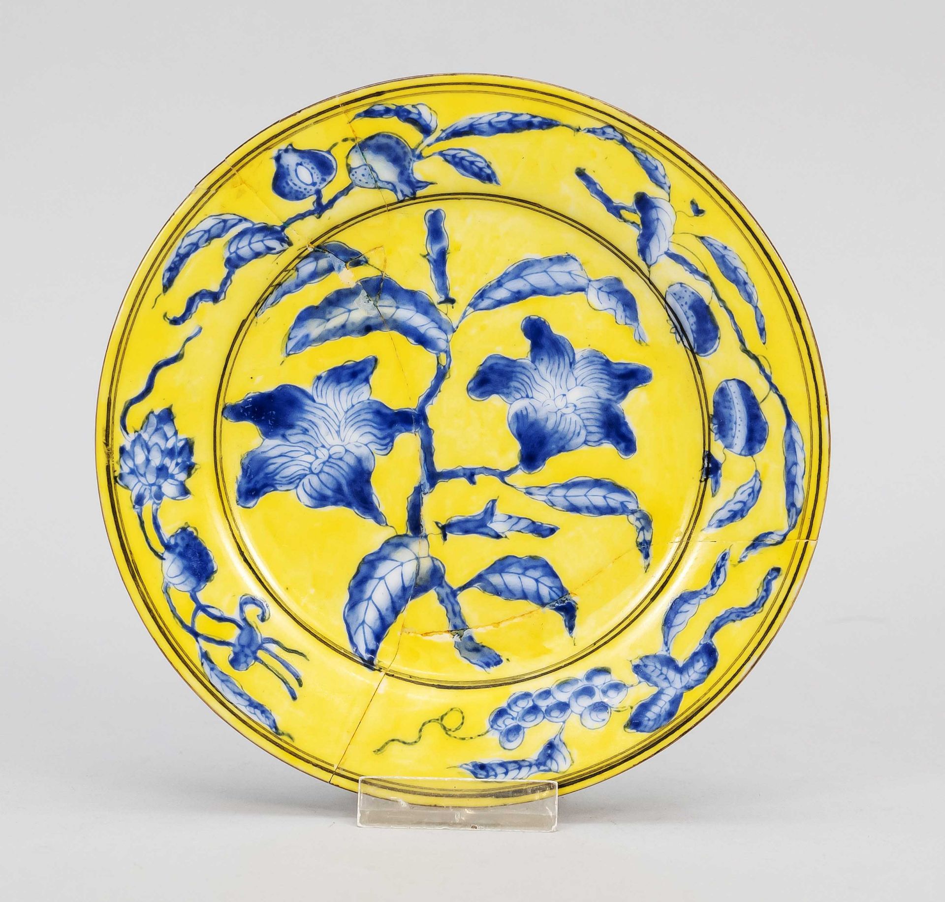 Gardenia plate blue-yellow, China, Ming dynasty style(1368-1644) 16th century, porcelain and