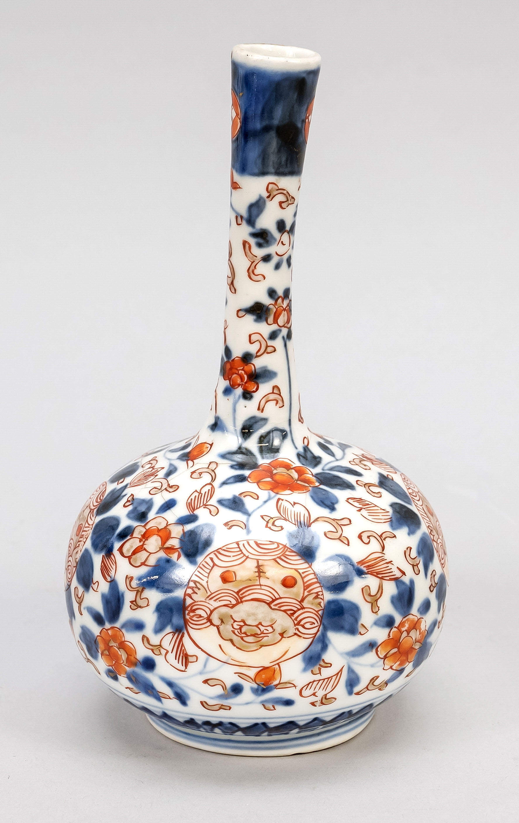 Imari sake bottle with crane neck(jap. tsurukubi), Japan, Arita, Edo period(1603-1868), 18th c.,