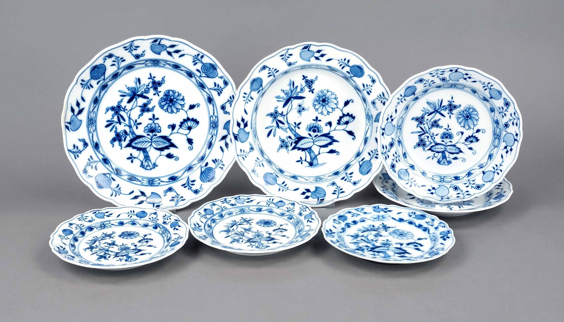 Seven plates, Meissen, 19th/20th century, 1st and 2nd choice, form 'Neuer Ausschnittt', decor '