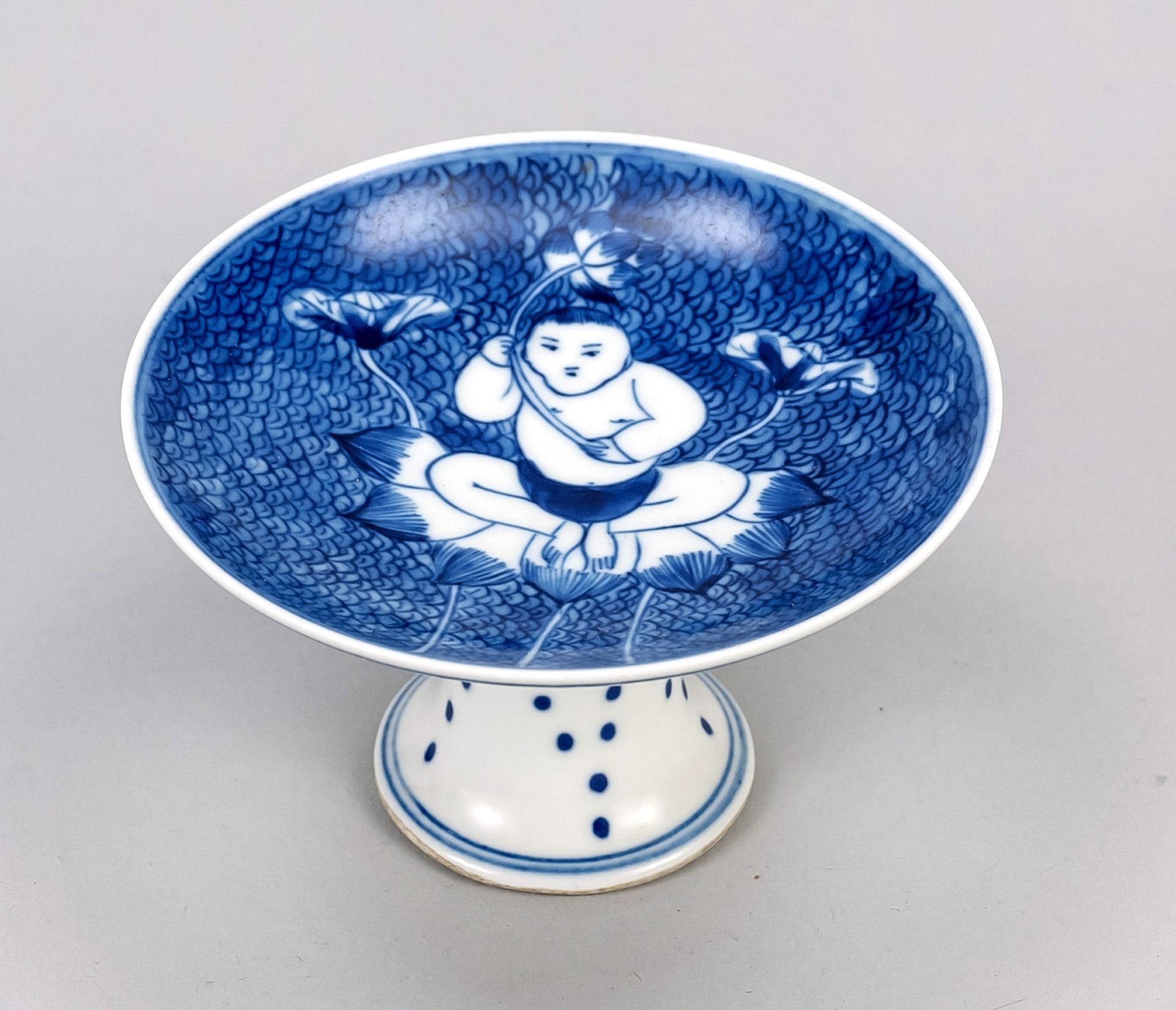 Foot bowl blue-white, China, 20th century, porcelain stemcup with cobalt blue decoration of a