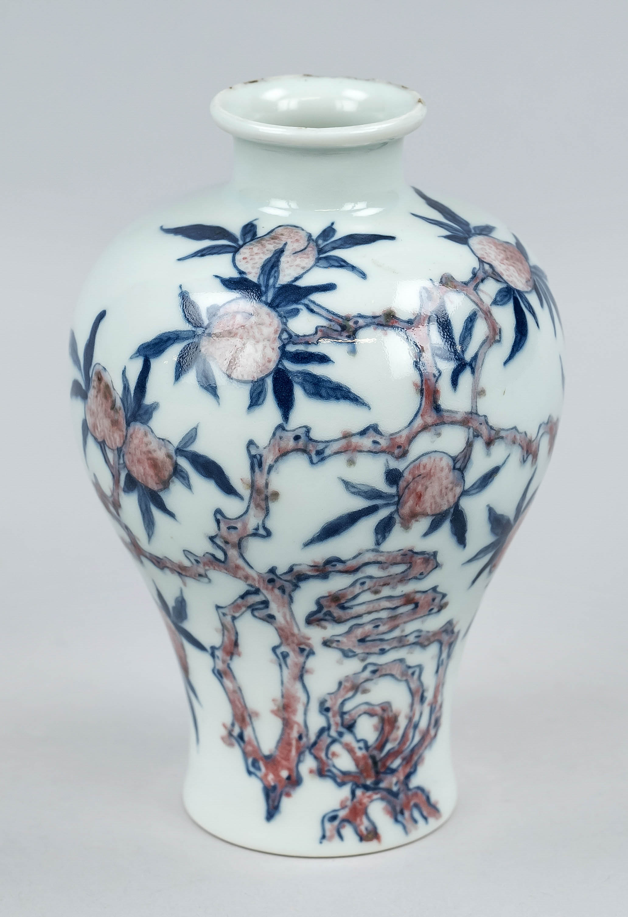 Peach vase, China, probably Republic period(1912-1949), porcelain shoulder vase with underglazed