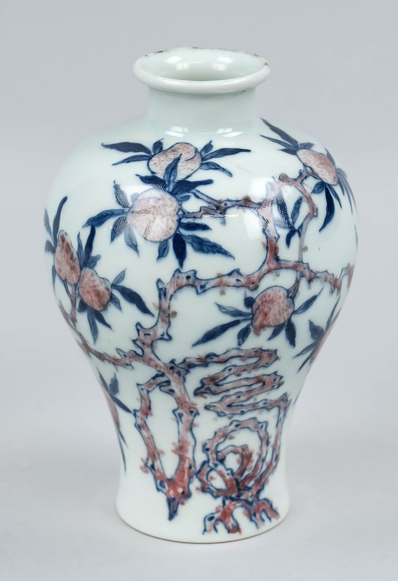 Pfirsich-Vase, China, wohl Rep