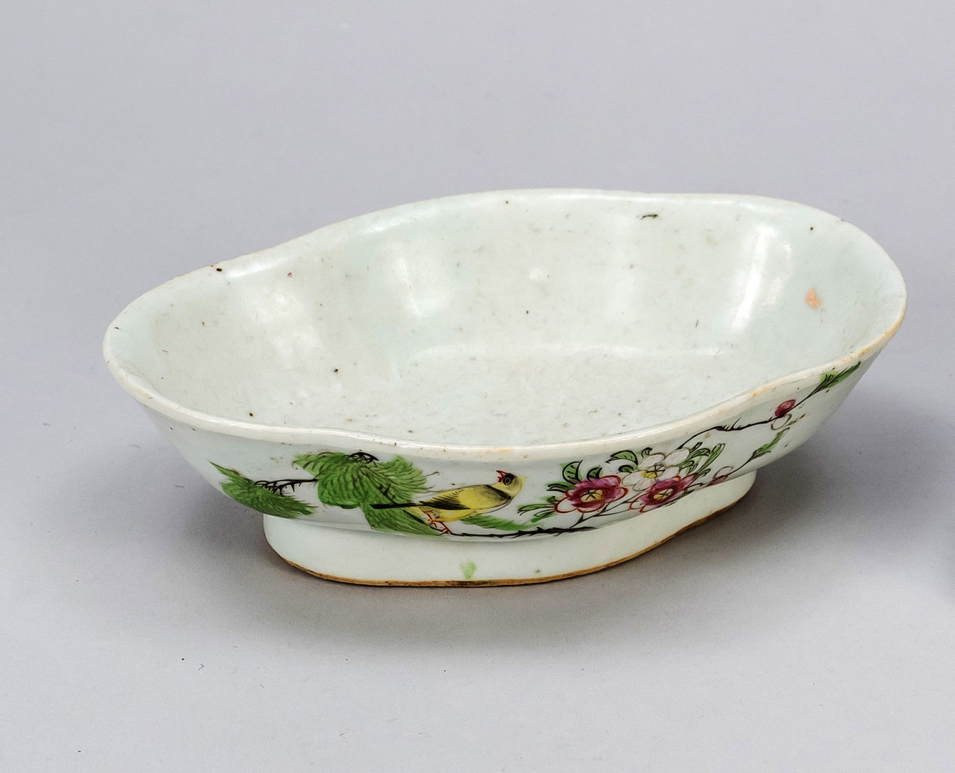 Bird bowl, China, Republic period(1912-1949), porcelain with polychrome enamel decoration of