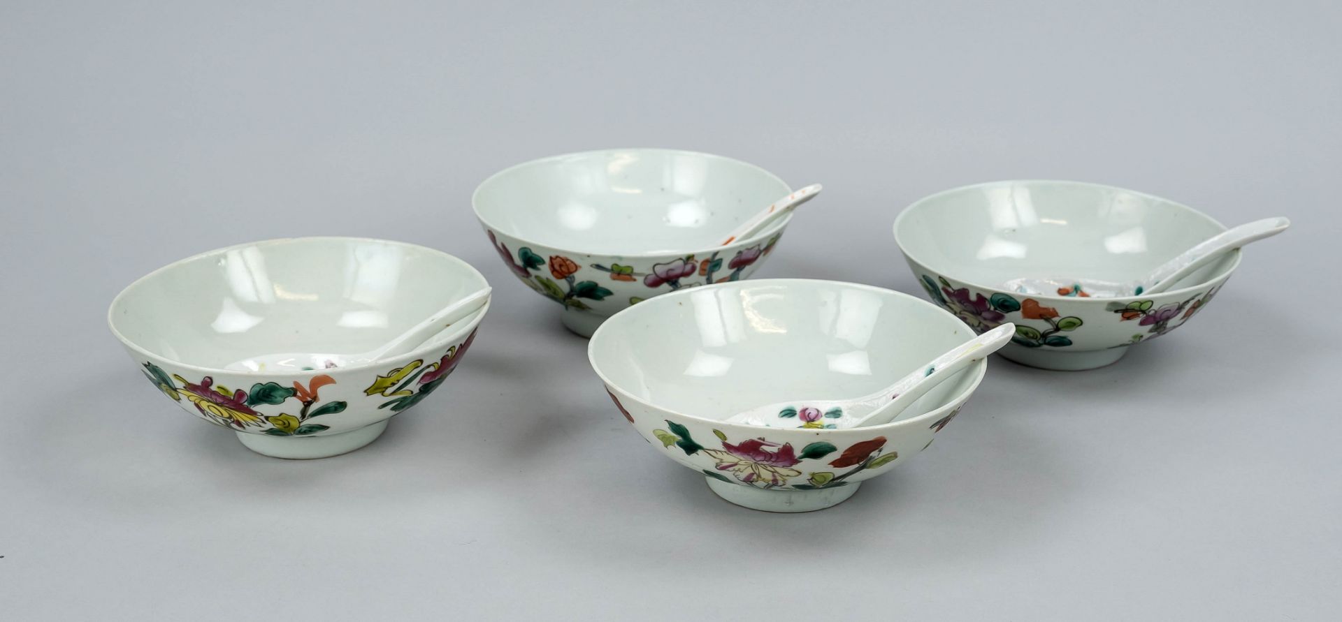 4 soup bowls with spoons, China, Qing dynasty(1644-1911), 19th century, porcelain with polychrome