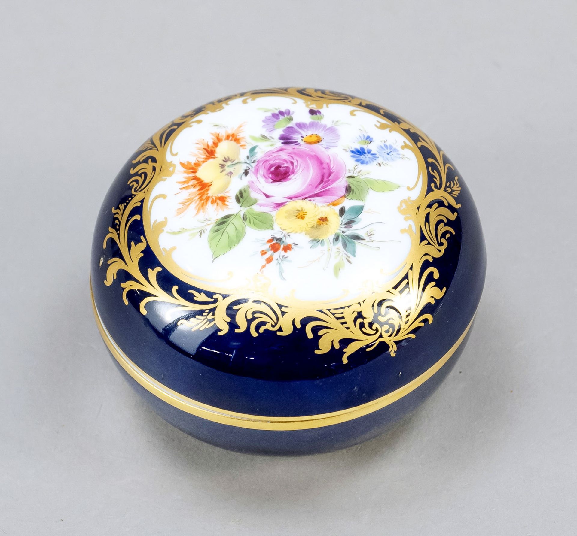 Small lidded box, Meissen, mark after 1934, 1st choice, round shape with domed lid, polychrome