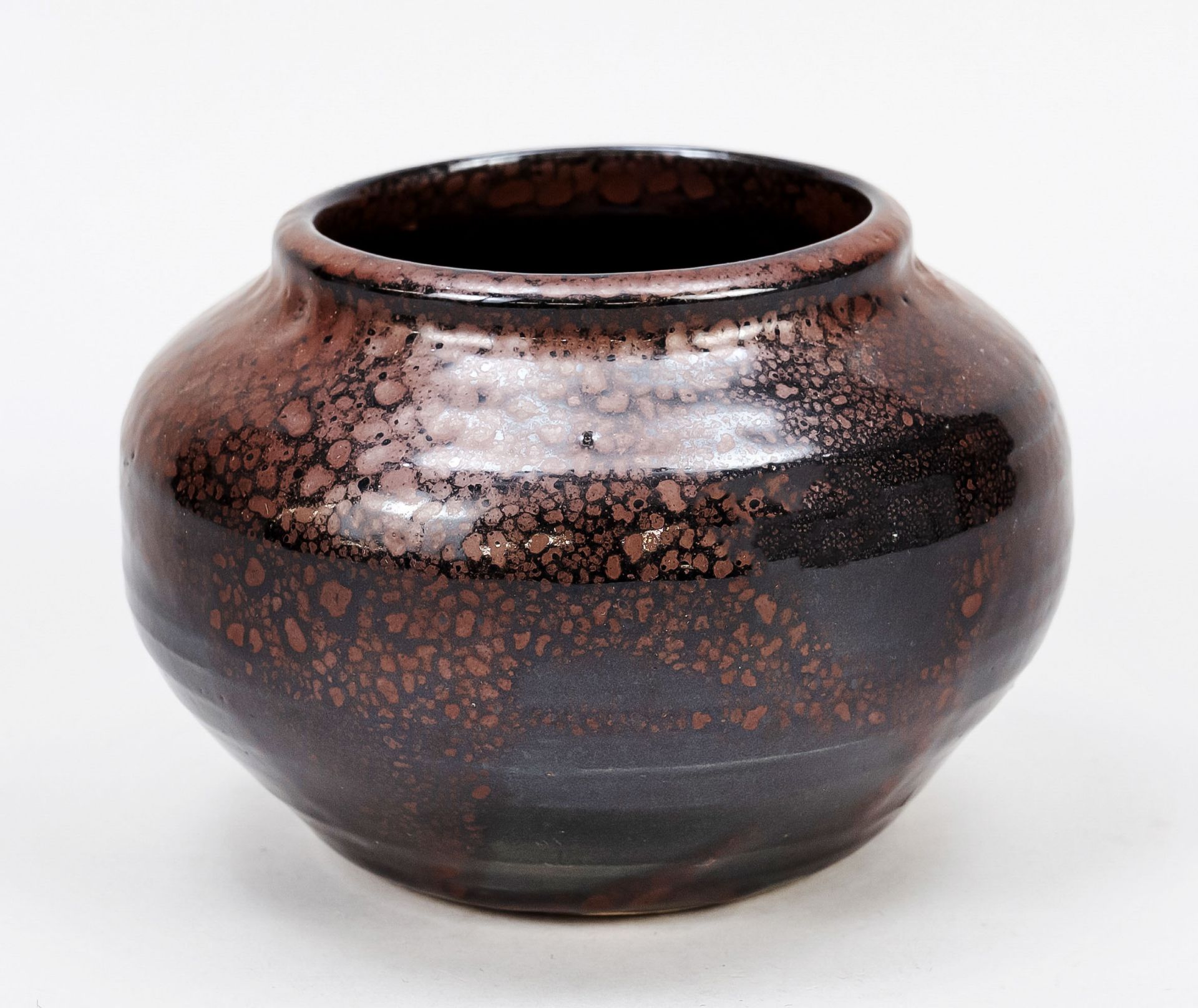 Temmoku shoulder pot, China, 20th c., studio pottery imitating Song dynasty style, dark oil stain