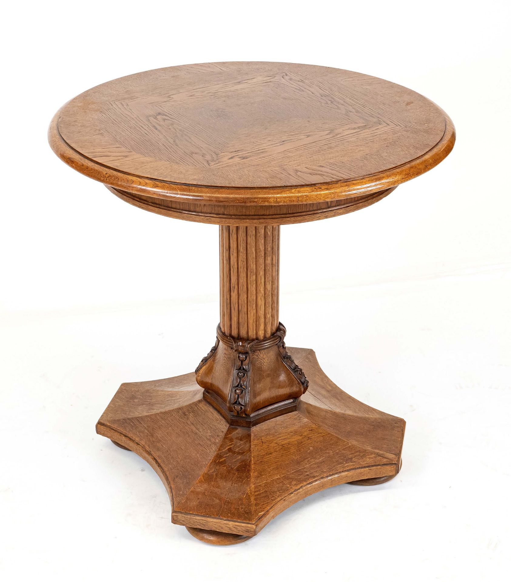 Side table around 1930, solid oak and veneered, h. 73, d. 76 cm.