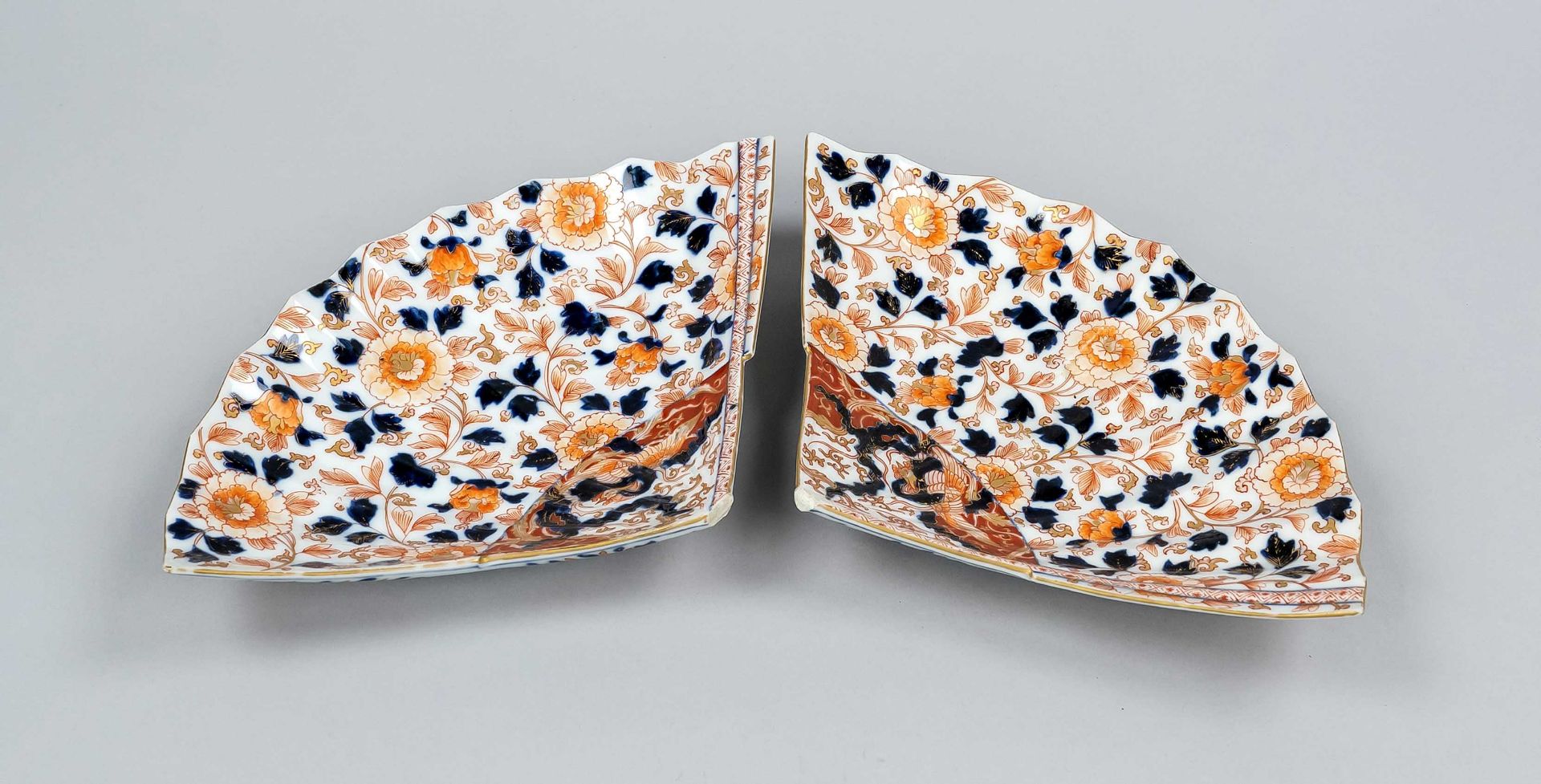 Pair of historical Imari fan leaves, Japan, Arita, Edo period(1603-1868), circa 1700, snow white