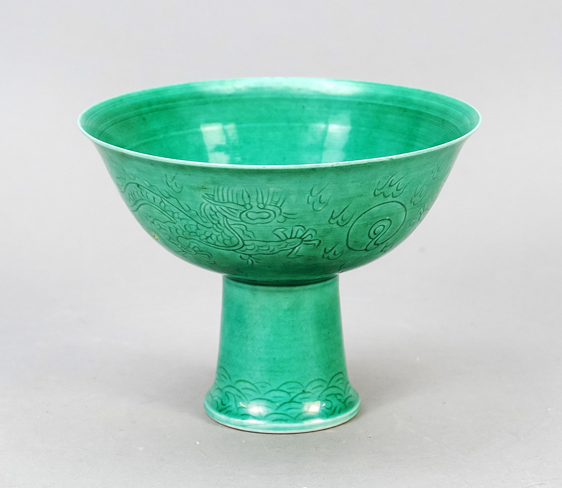 Very rare green goblet with hidden decoration, China, Qing dynasty(1644-1911), Guangxu period(1875-