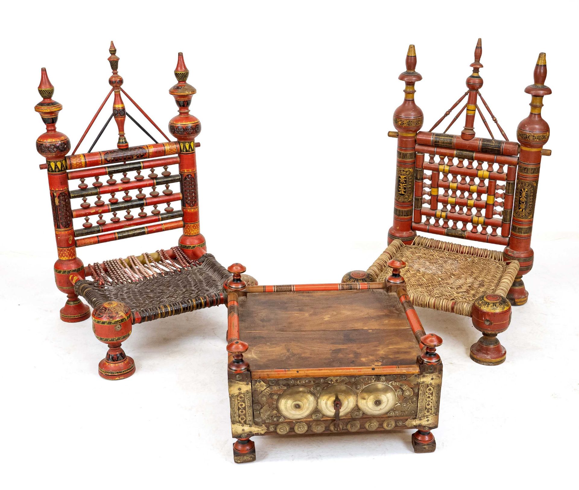 Pakistani settee, consisting of two chairs and table, brass applications, 36/93 x 54/56 x 54/55 cm.