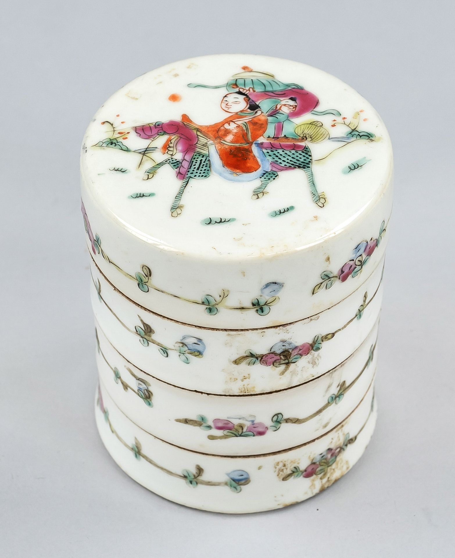 Four tier jar, China, Qing dynasty(1644-1912), 1st half 19th c., porcelain with polychrome glaze