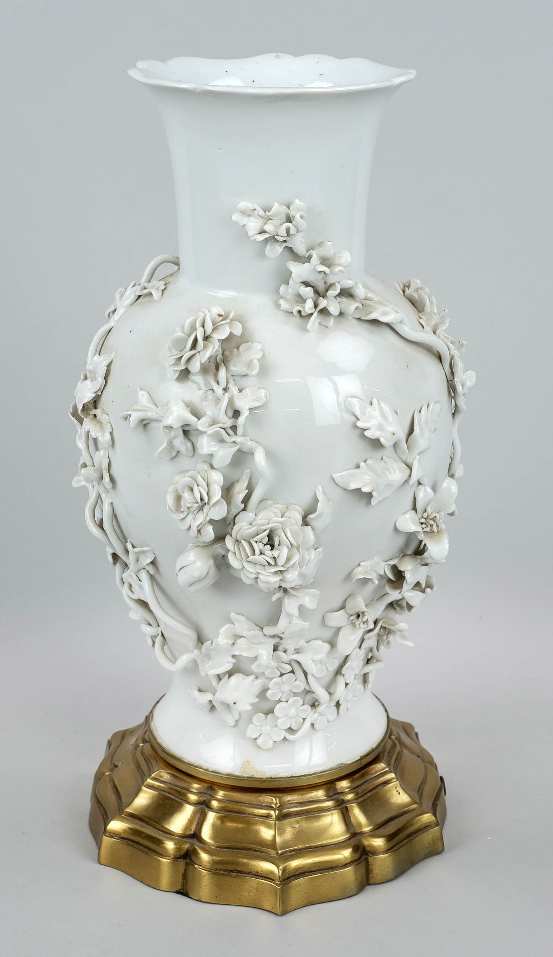 Blanc-de-Chine vase, China, Qing dynasty(1644-1912), 18th/19th century, porcelain vase with