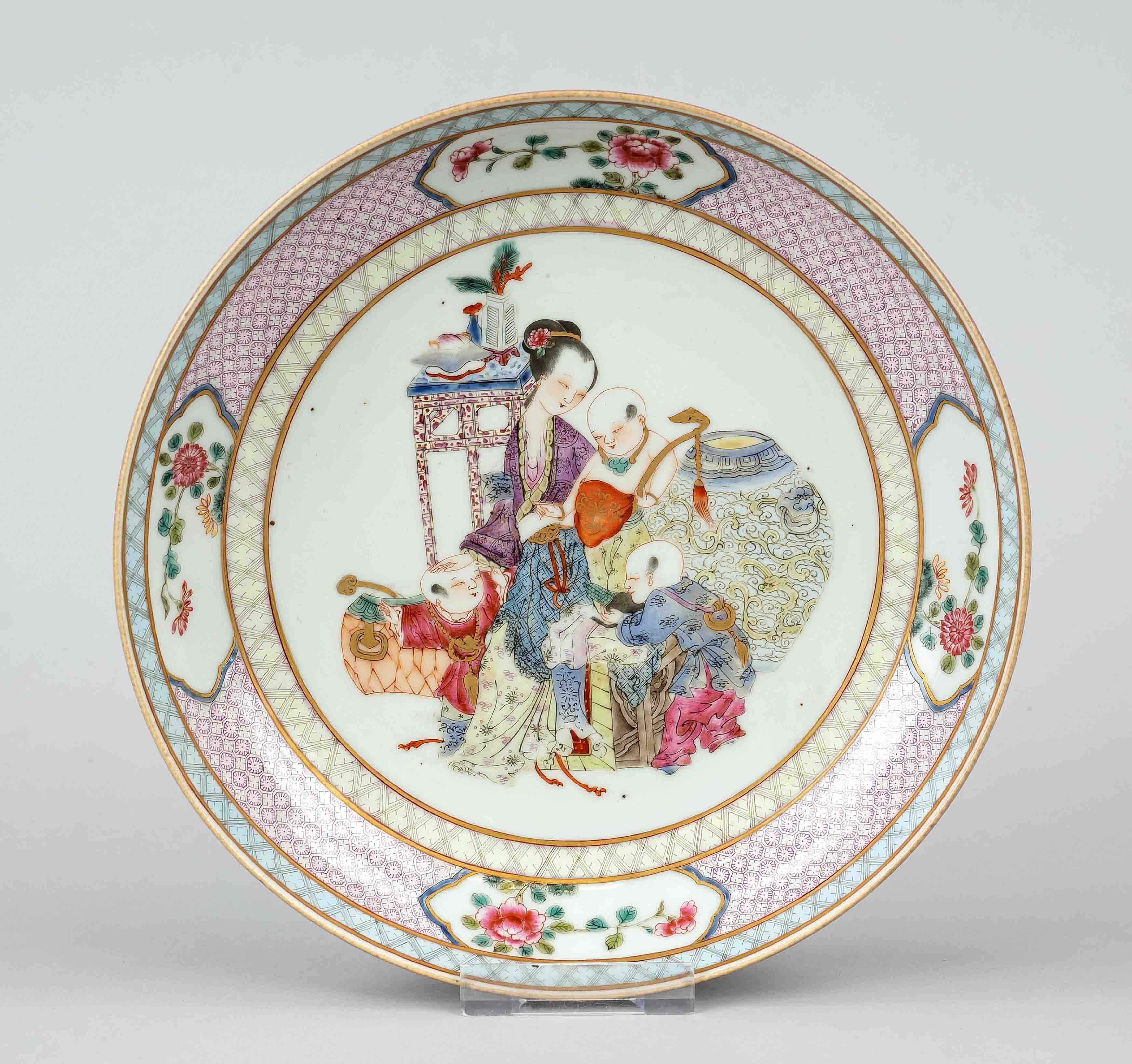 Raspberry Qing style Famille Rose plate, China, 20th c., porcelain with exalted polychrome glaze