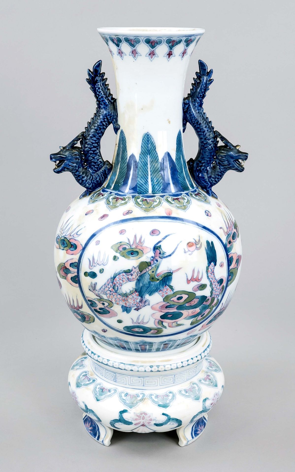 Vase auf Standfuß, wohl Japan