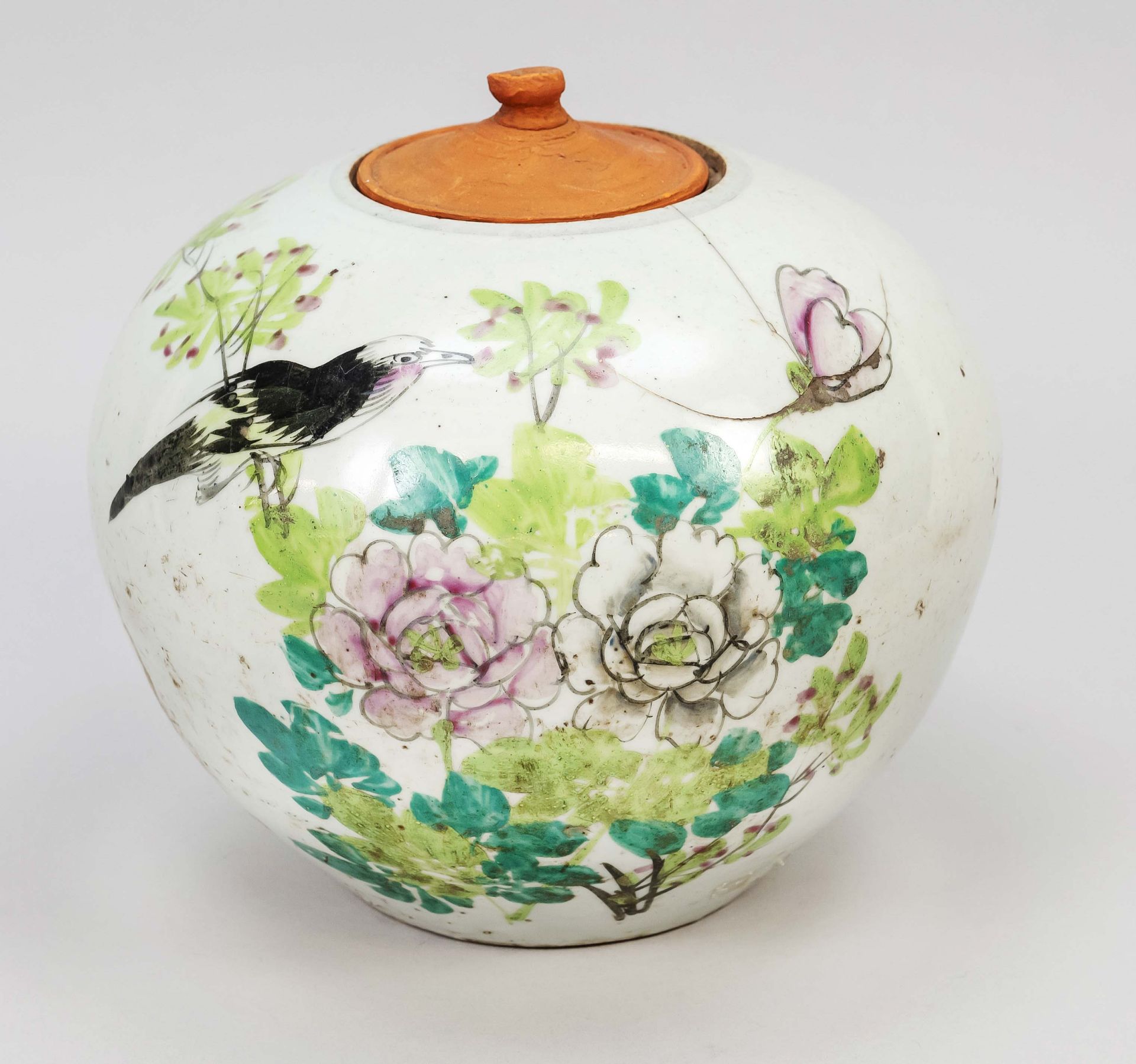 Spherical pot, China, probably republic period(1912-1949), porcelain with polychrome glaze