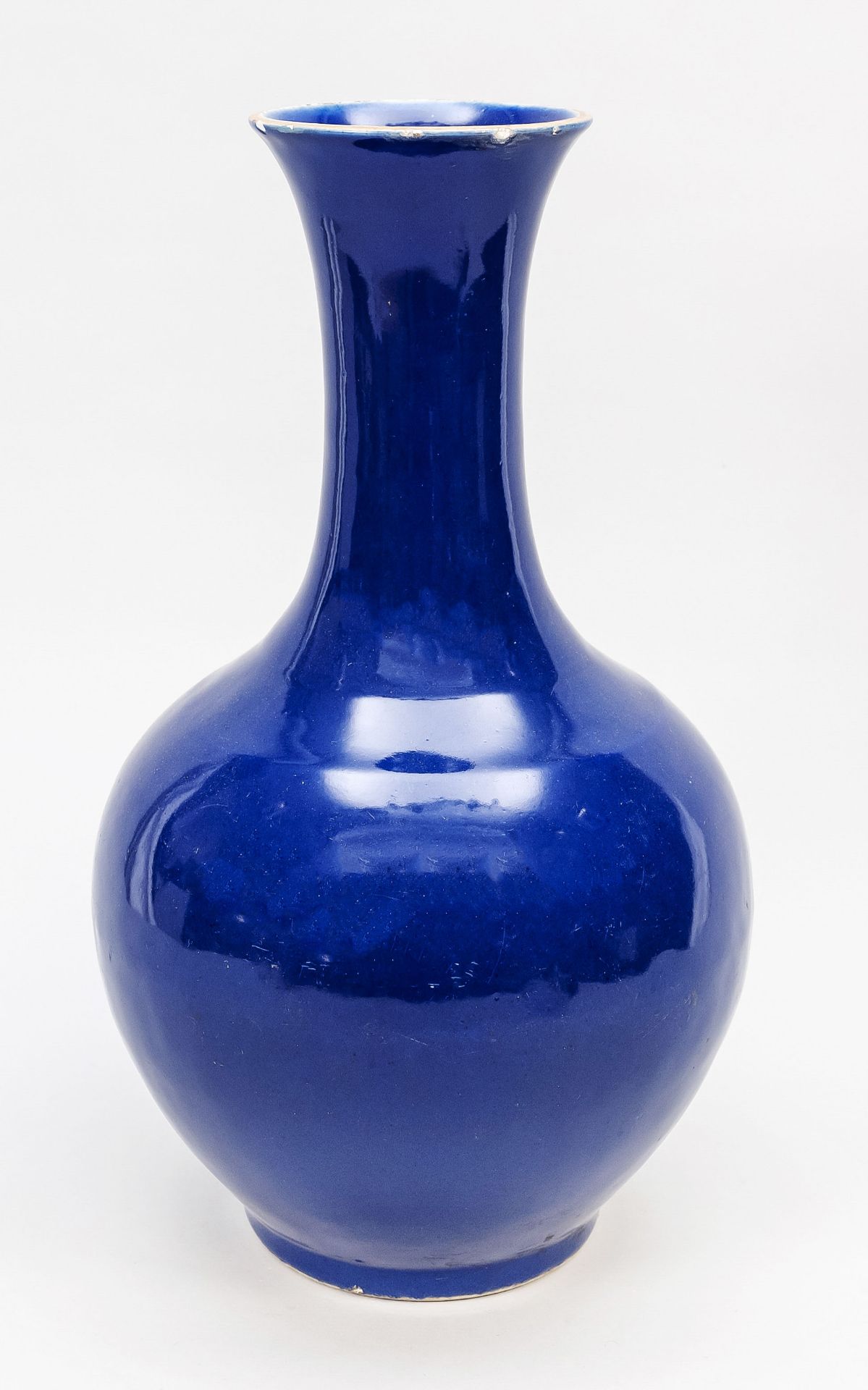 Ultramarine blue vase, China, Qing dynasty(1644-1911), Kangxi period(1662-1722), bulbous porcelain