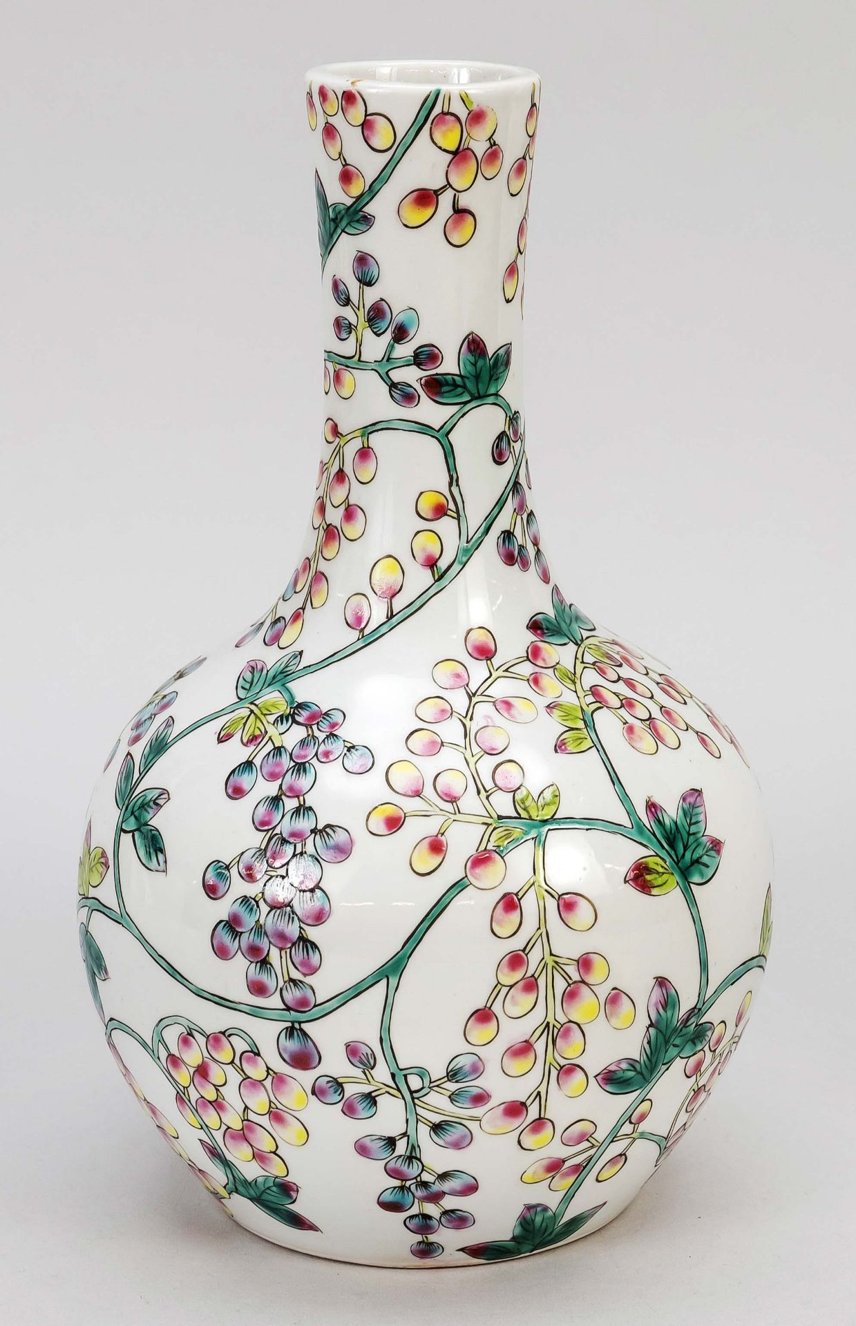 Bottle vase with grape decoration, China, Republic period(1912-1949), porcelain with enamel