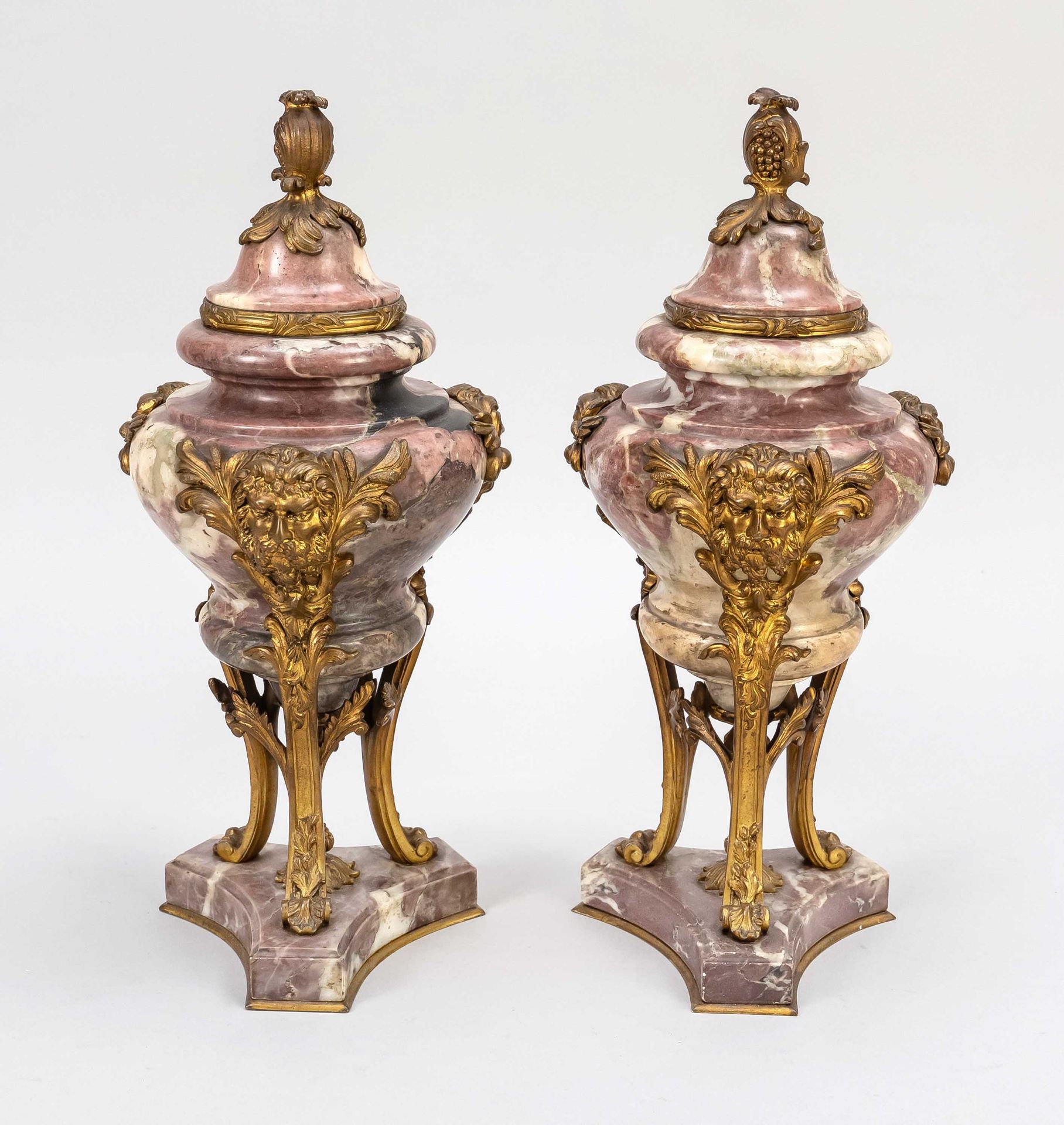 Pair of side plates, 2nd half of 19th c., brass/bronze gilded with red-white-black spotted marble,