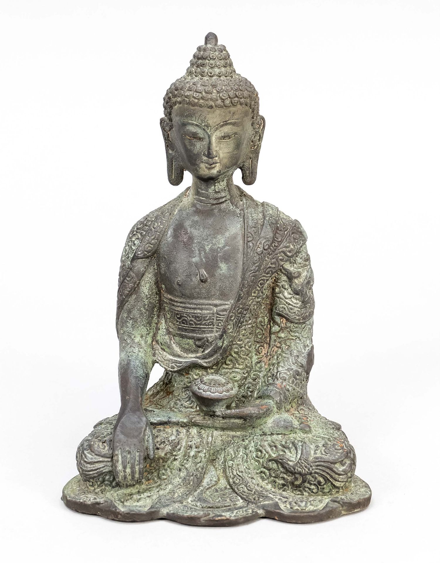 Bronze sculpture Buddha Shakyamuni, China, 20th century, in the style of the Qing Dynasty(1644-1911)