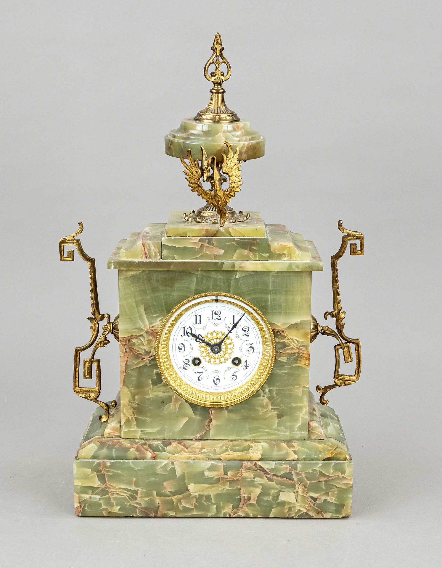 Table clock green onyx, 2nd half 19th c., lateral gilded handles crowned by a bowl with dragon,