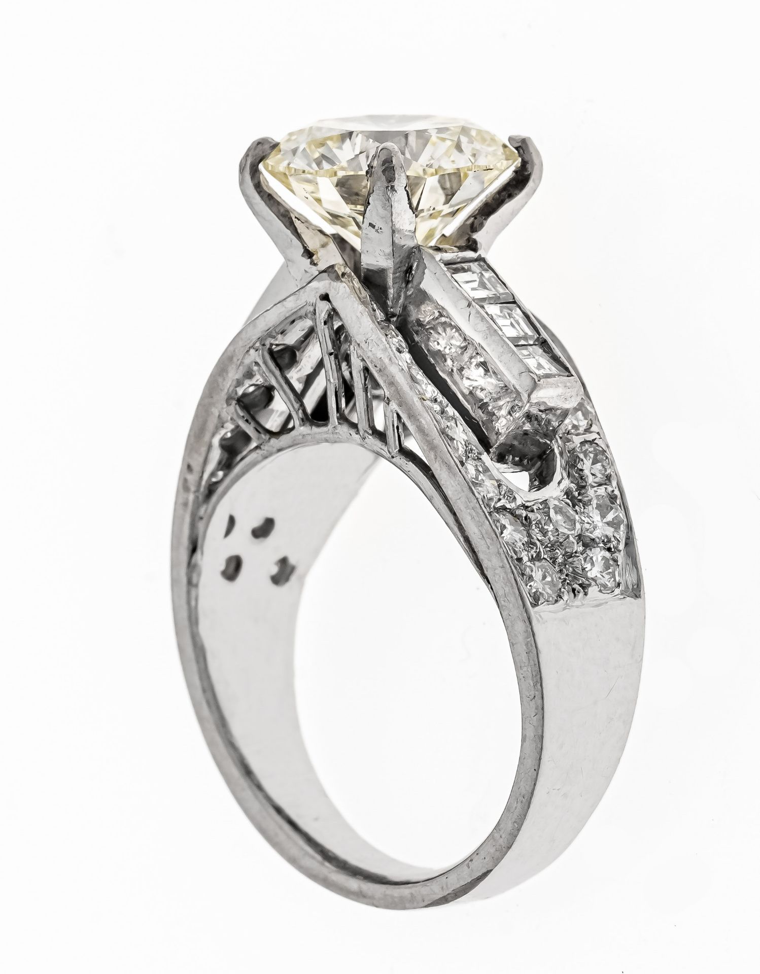 Brilliant-solitary ring WG 585/000 unstamped, tested, with one brilliant-cut diamond 3,40 ct Fancy - Image 2 of 5