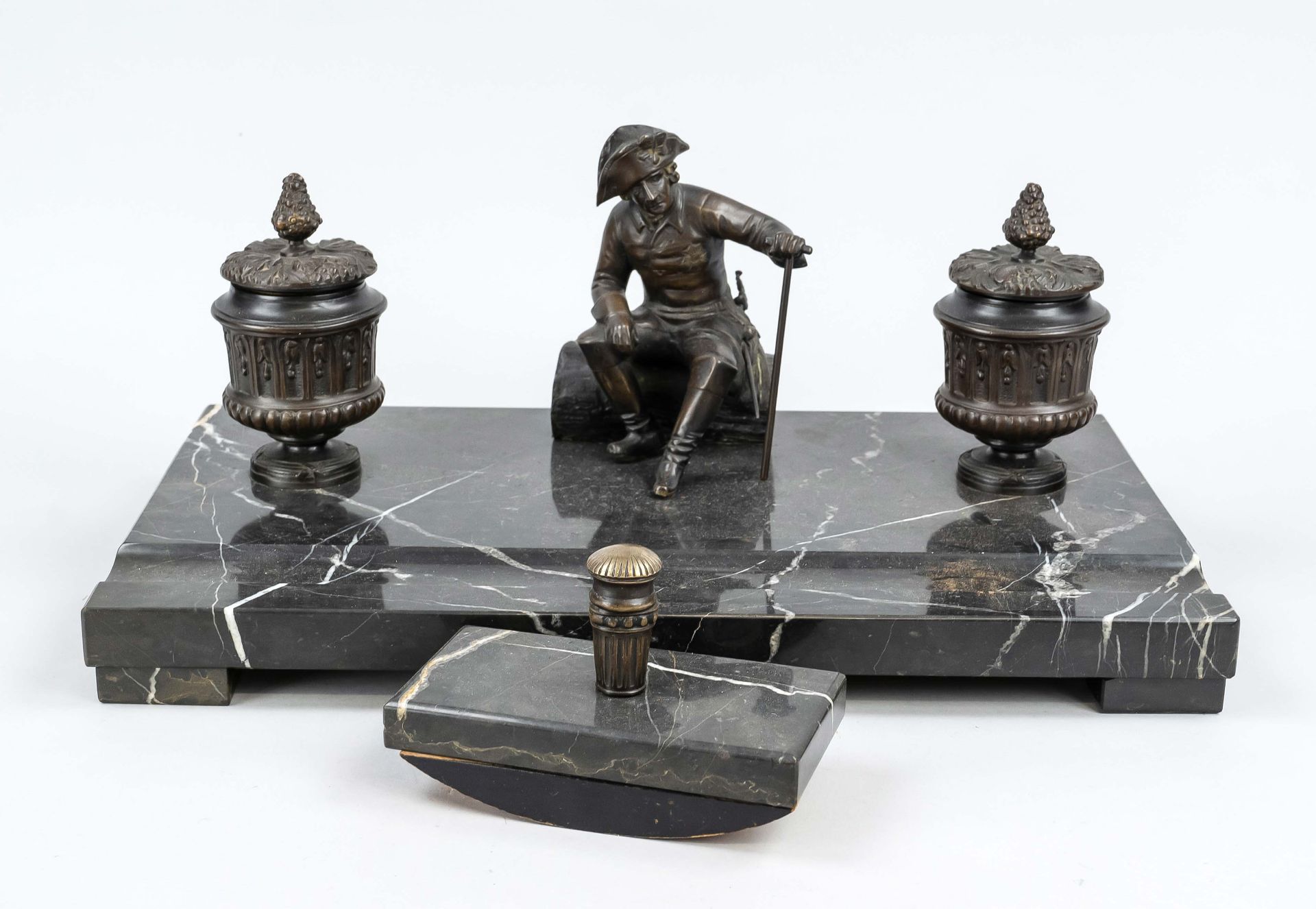 Writing set, end of 19th c. Rectangular plate of black marble with white veining on 4 flat feet with