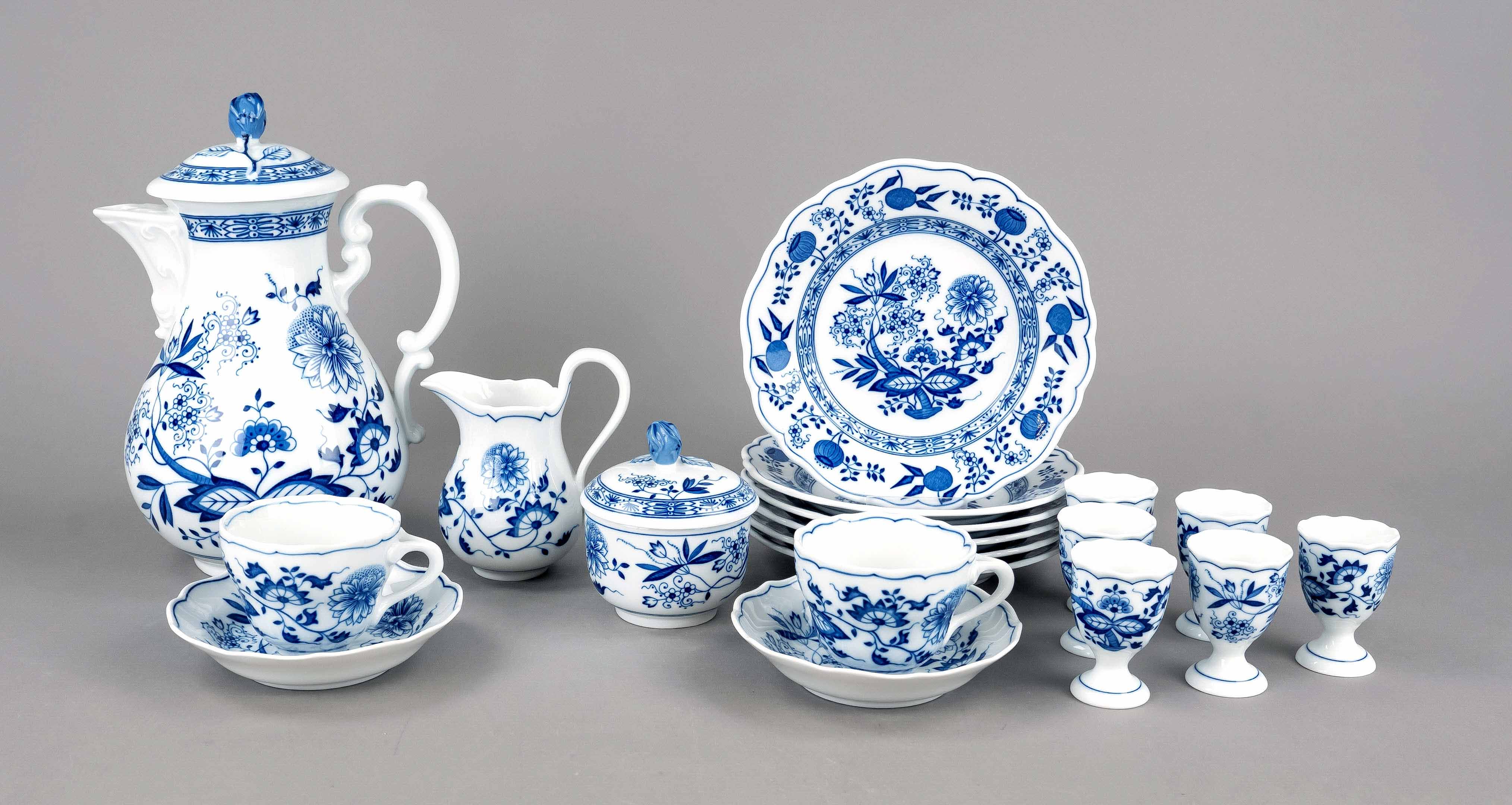 Coffee service for 6 persons, 27 pieces, Hutschenreuther, 20th century, decor onion pattern in