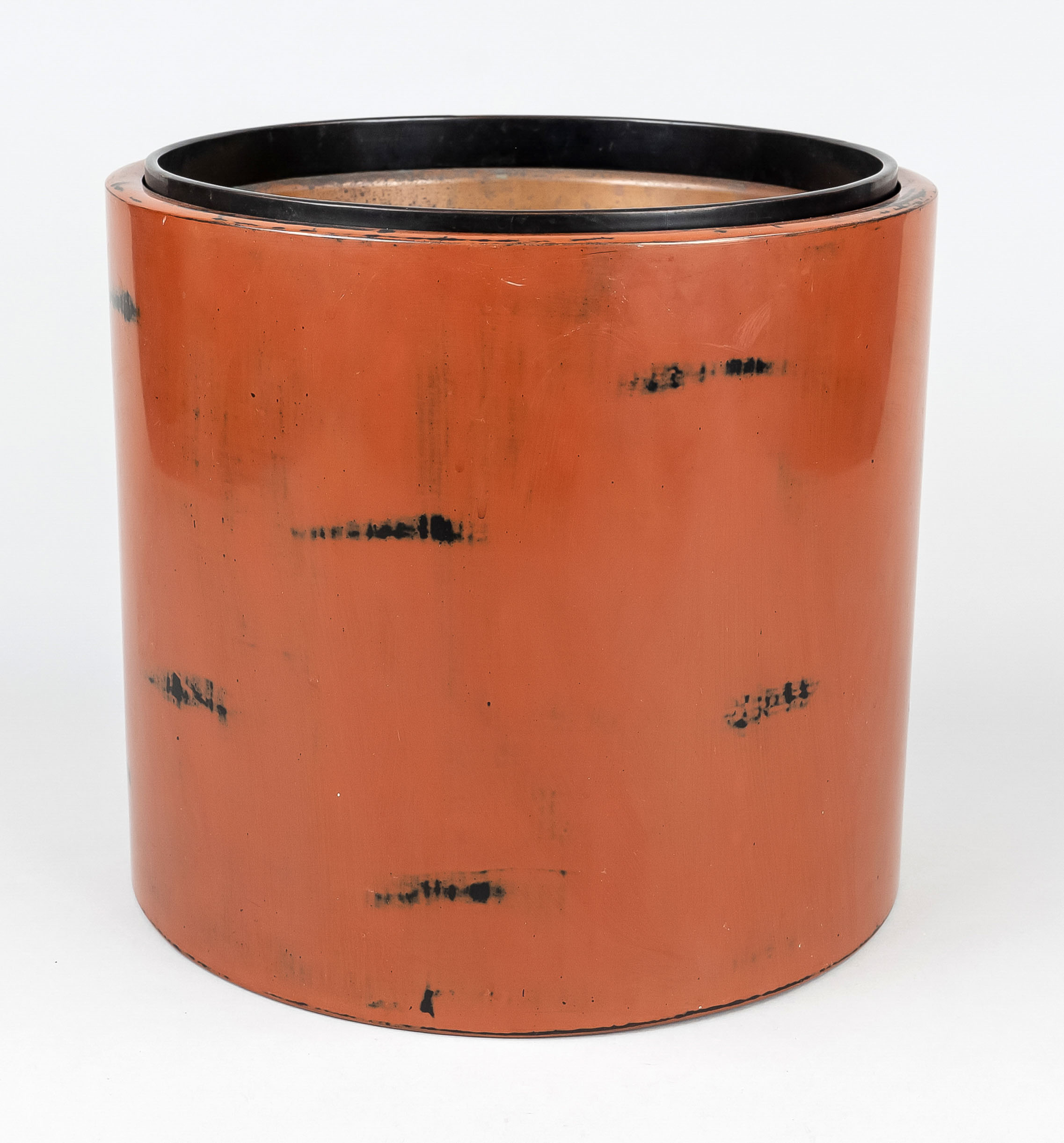 Negoro-Hibachi, Japan, 20th century, red lacquer cylinder made as studio work with typical black