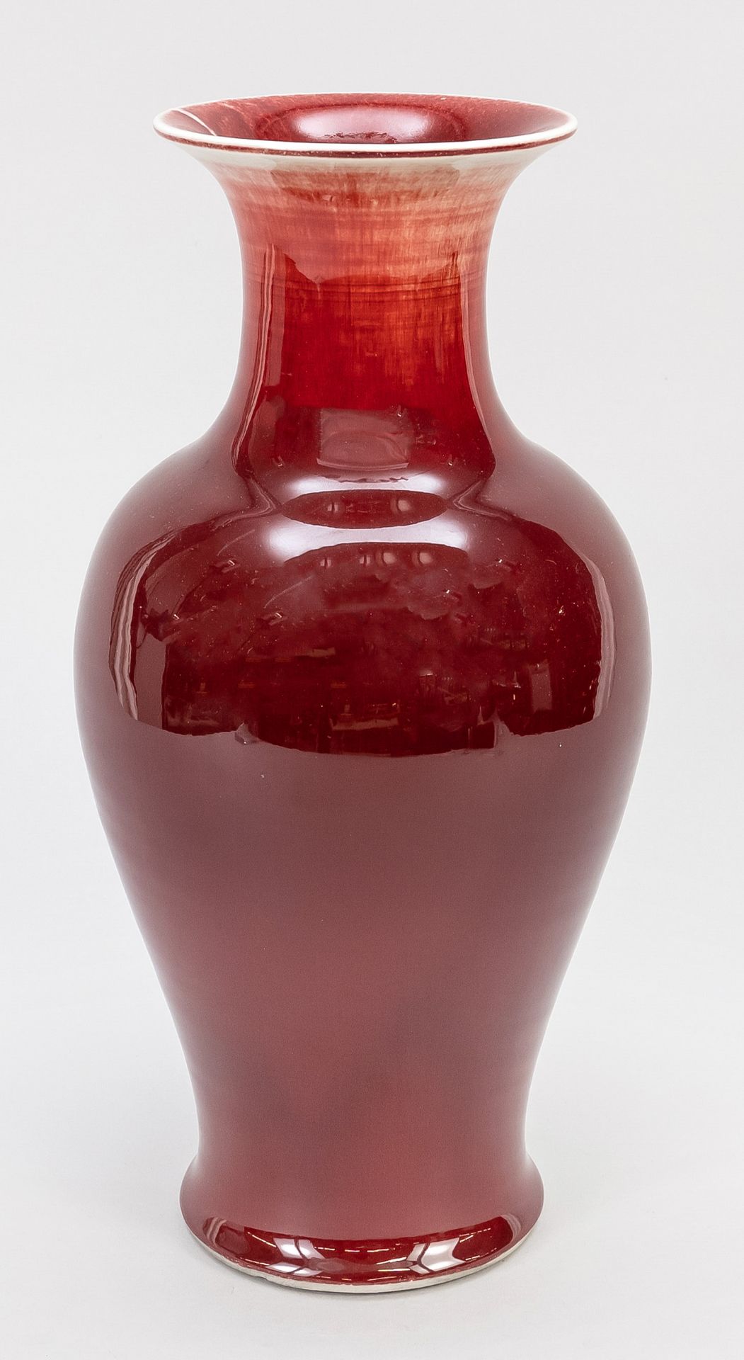 Hohe Ochsenblut-Vase, China, w