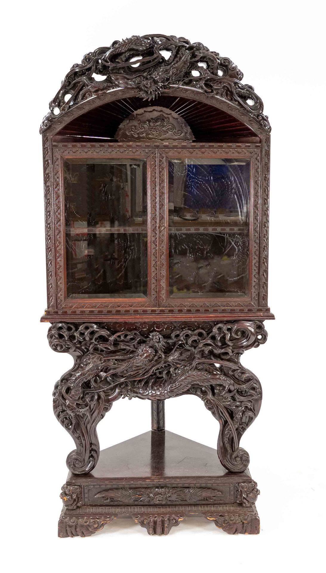 Eckvitrine, wohl China 19./20.