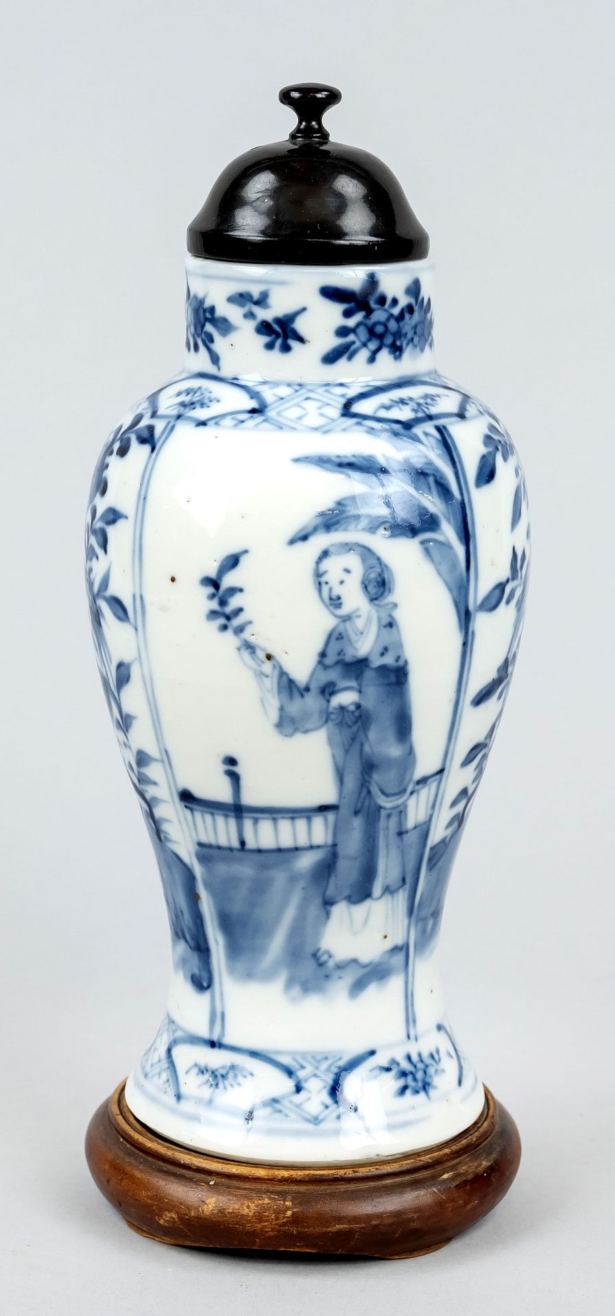 Kangxi style vase, China, Qing dynasty(1644-1911), 18th/19th century, porcelain with cobalt blue