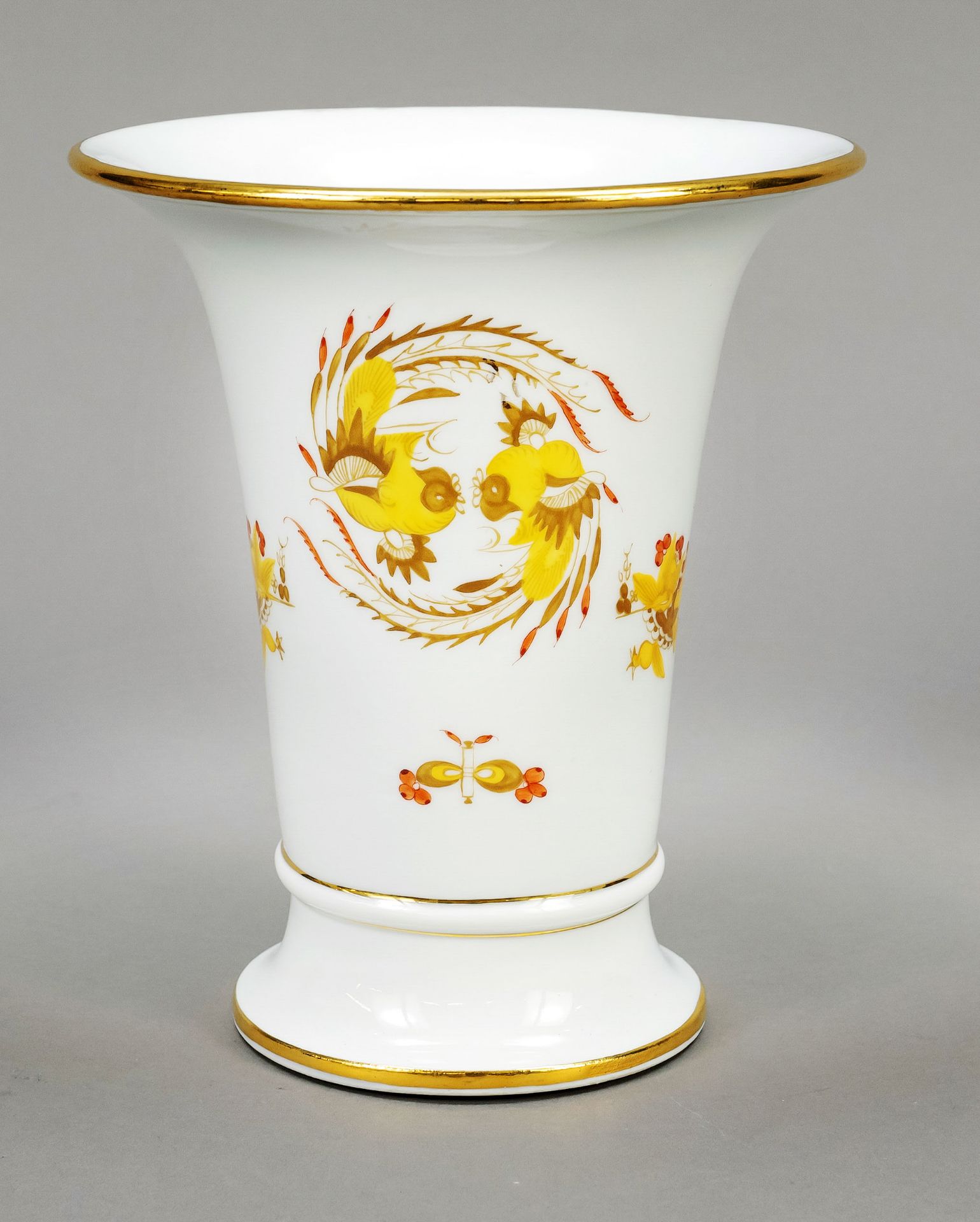 Trumpet vase, Meissen, mark after 1934, 2nd choice, decor yellow court dragon, gold rims, h. 19 cm