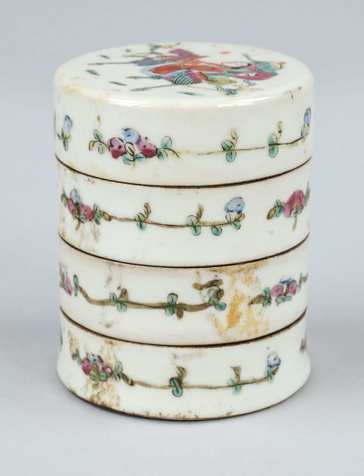 Four tier jar, China, Qing dynasty(1644-1912), 1st half 19th c., porcelain with polychrome glaze - Image 2 of 2
