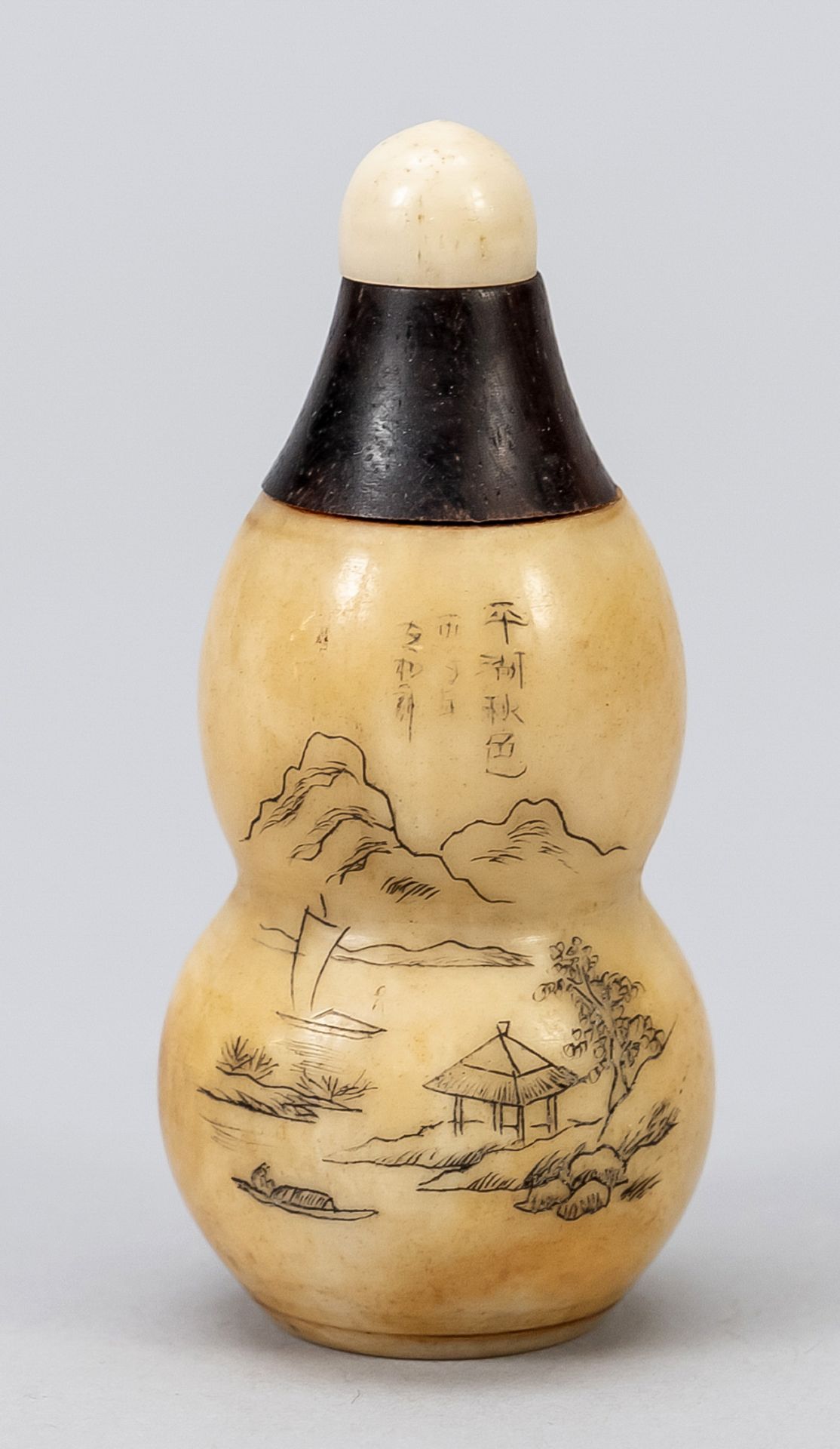 Snuff Bottle ''The Autumn Colors in Pingdong'', China, probably Republic period(1912-1949), carved