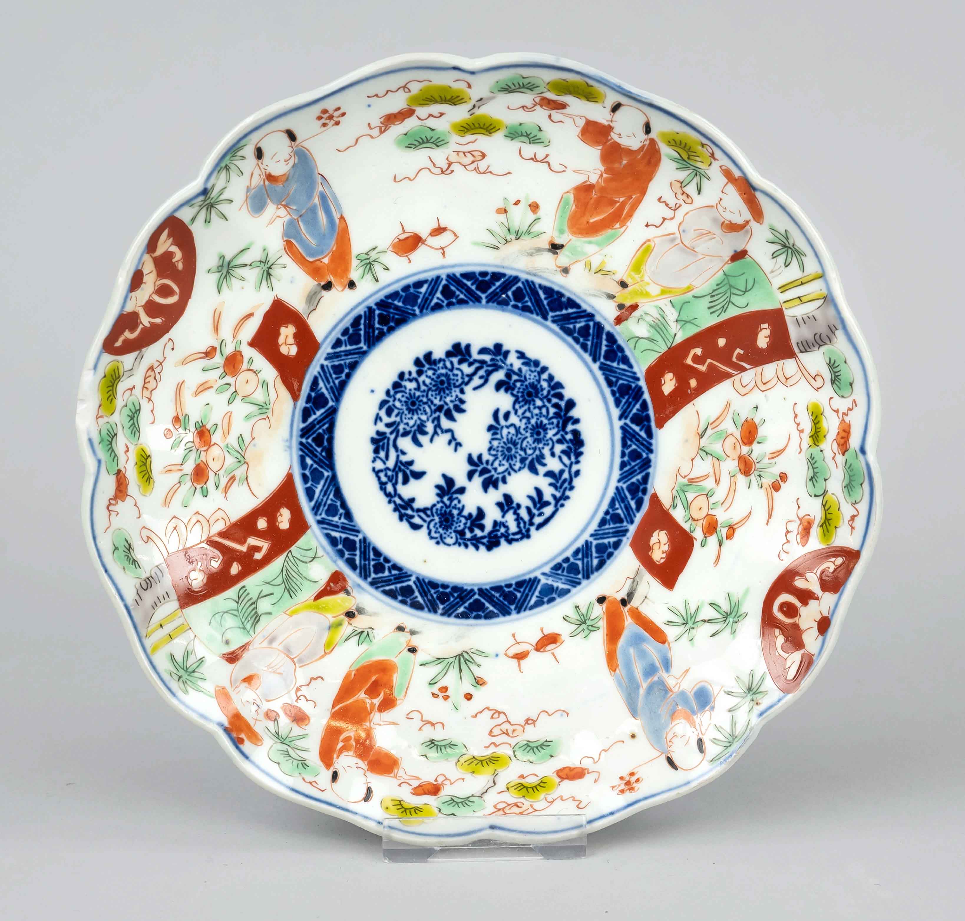 Flower-shaped Imari plate with innovative decorative scheme, Japan, Arita, Edo period(1603-1868),